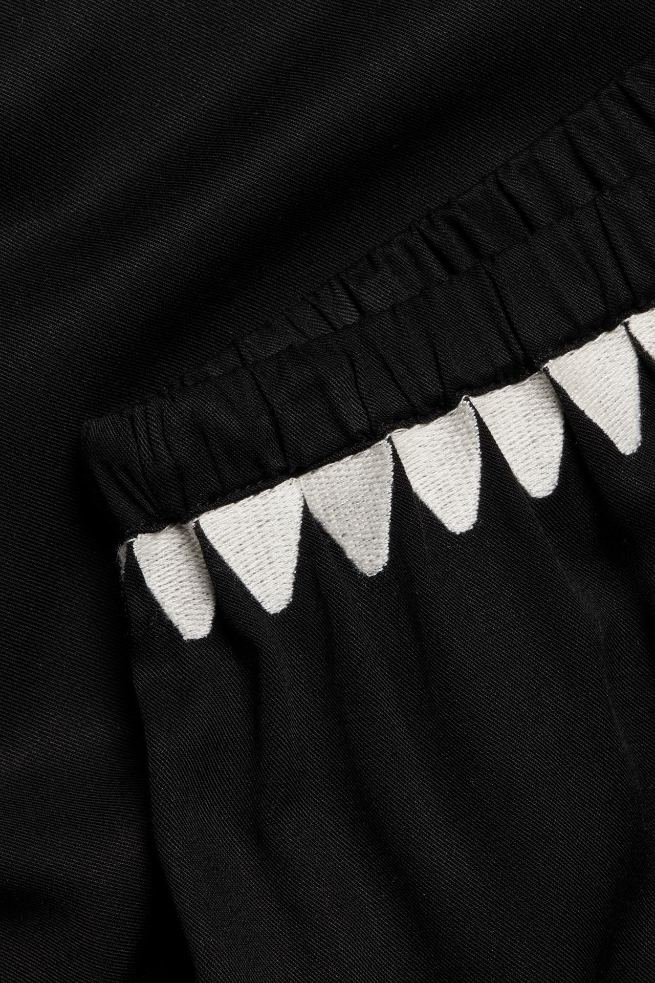 Spódnica z haftem - Czarne - 5