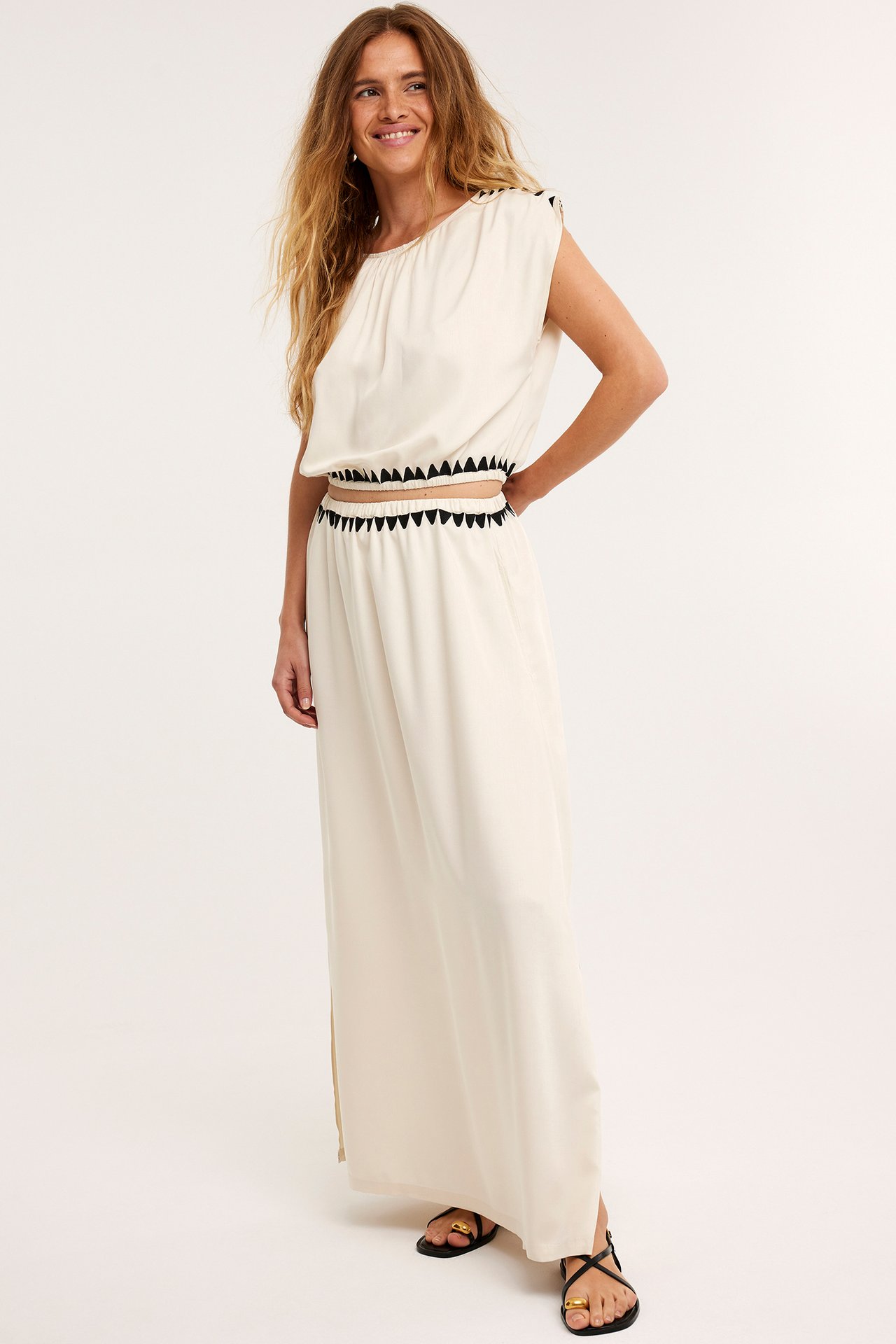 Blus med broderi - Ljusbeige - 2