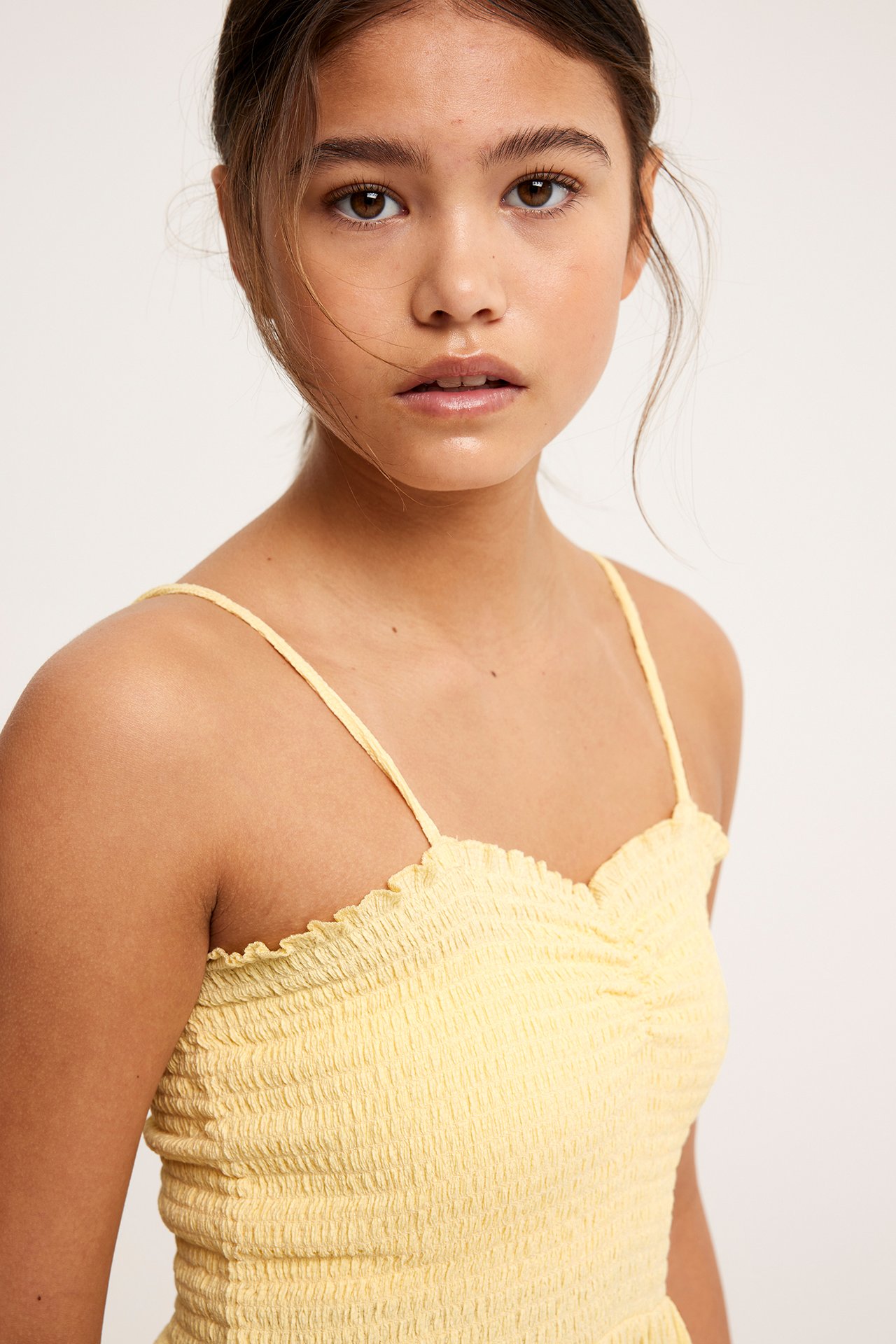 Mekko, jossa on smokkirypytys - Vaaleanbeige - 3
