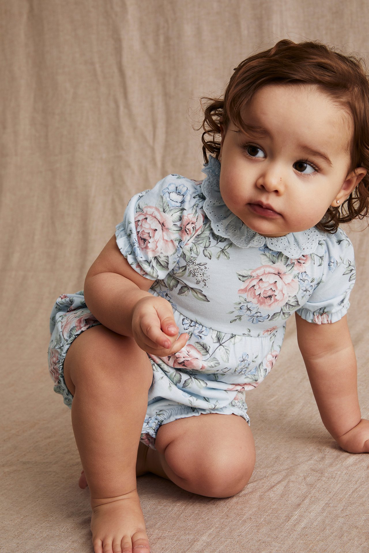 Blomstrete babyjumpsuit - Lyseblå - 2