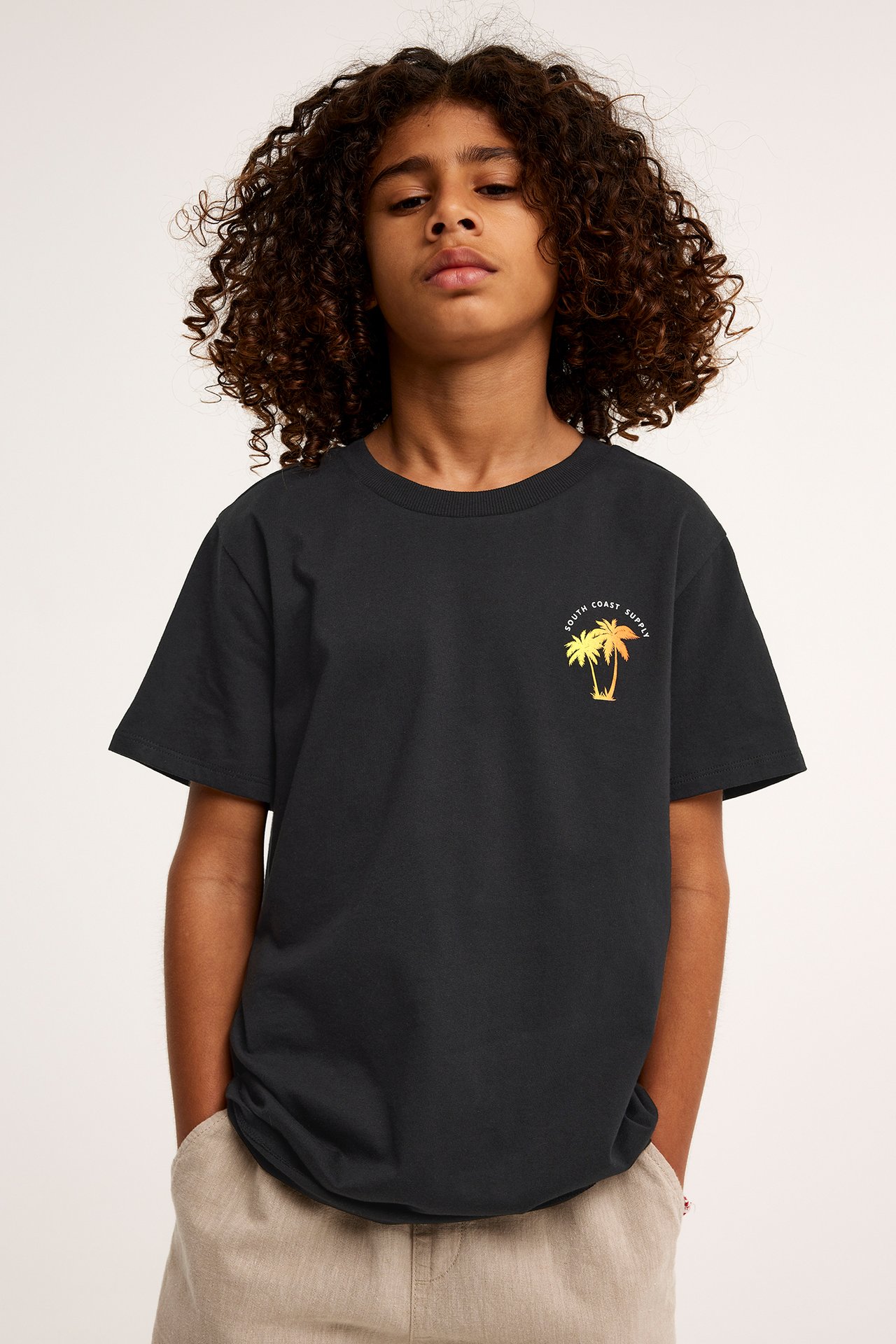 T-shirt z nadrukiem na plecach - Czarne - 3