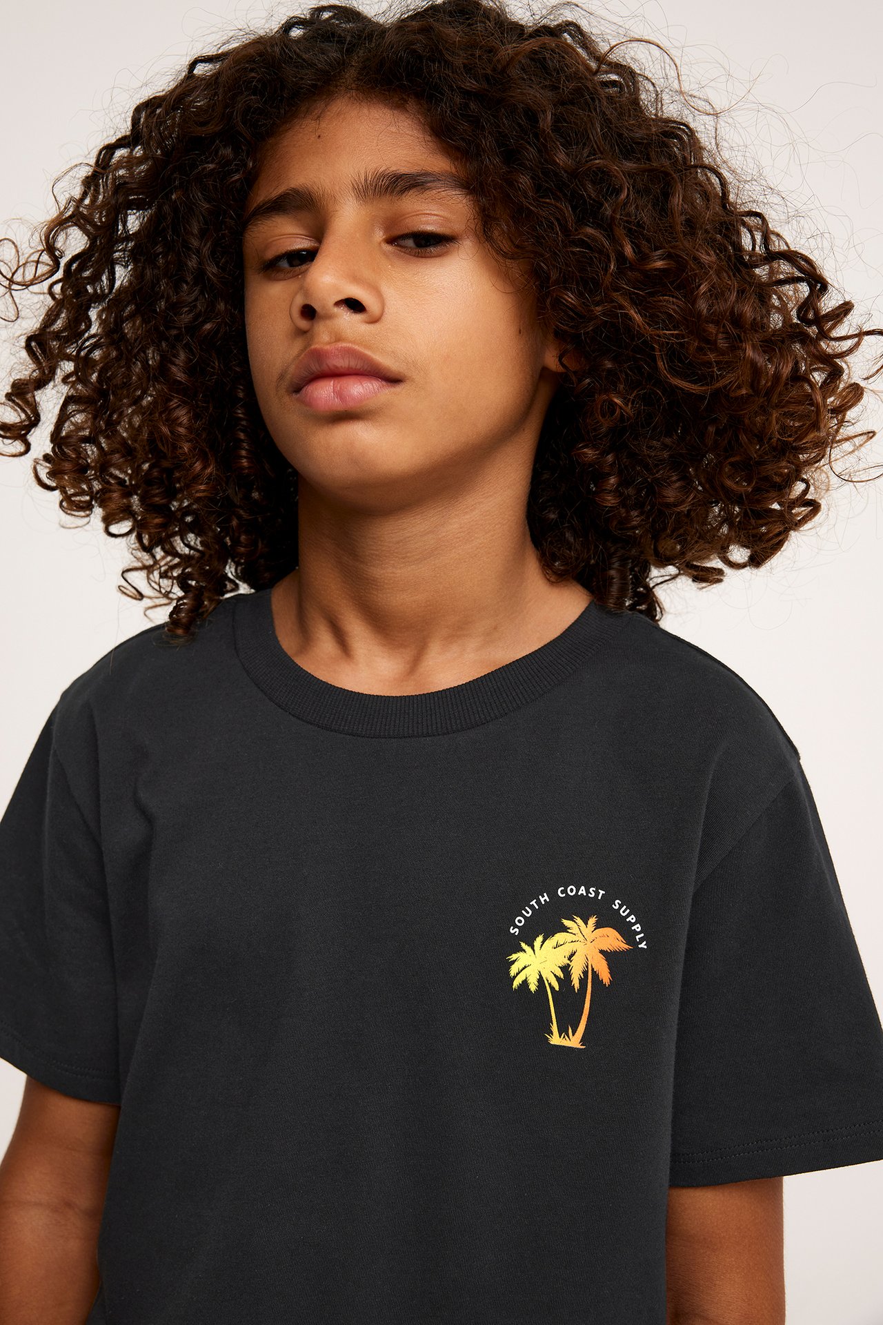 T-shirt z nadrukiem na plecach - Czarne - 4
