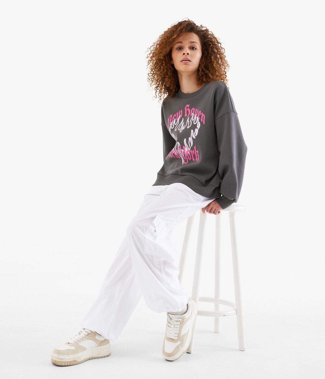 Sweatshirt med tryck - Musta - 1