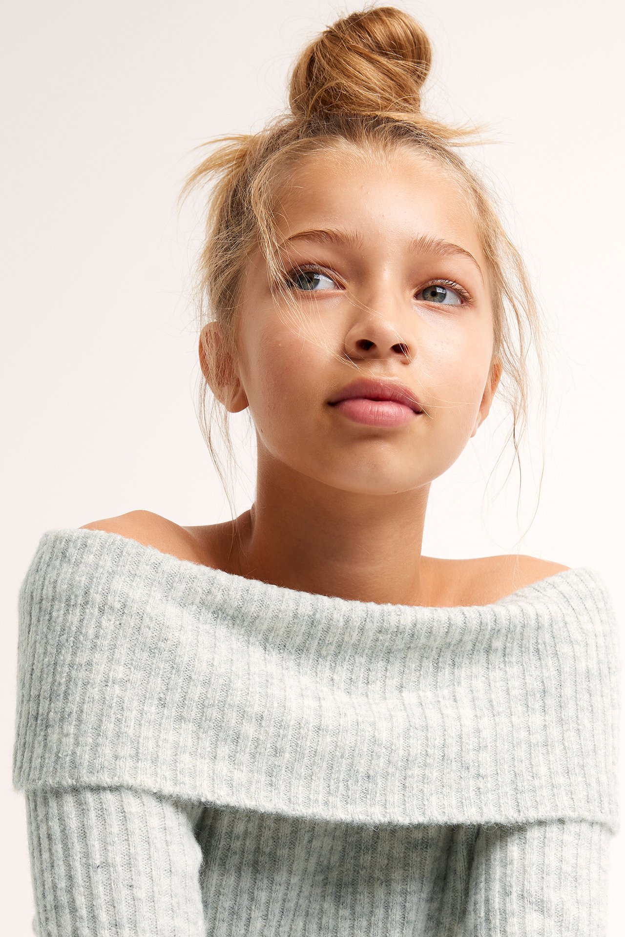 Ribbstickad off shoulder-tröja - Ljusgrå - 2