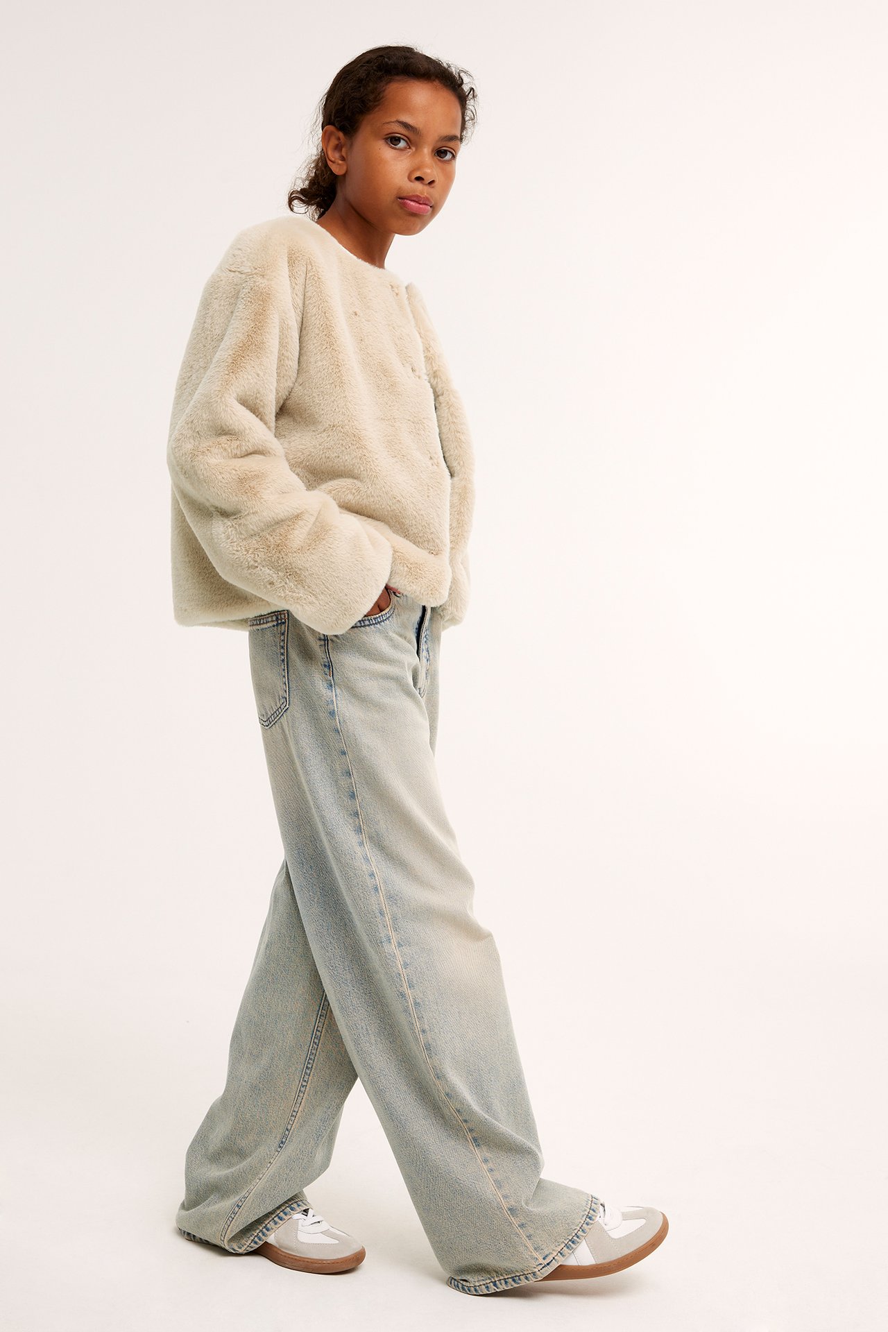 Pehmeää tekoturkistakki - Beige - 2