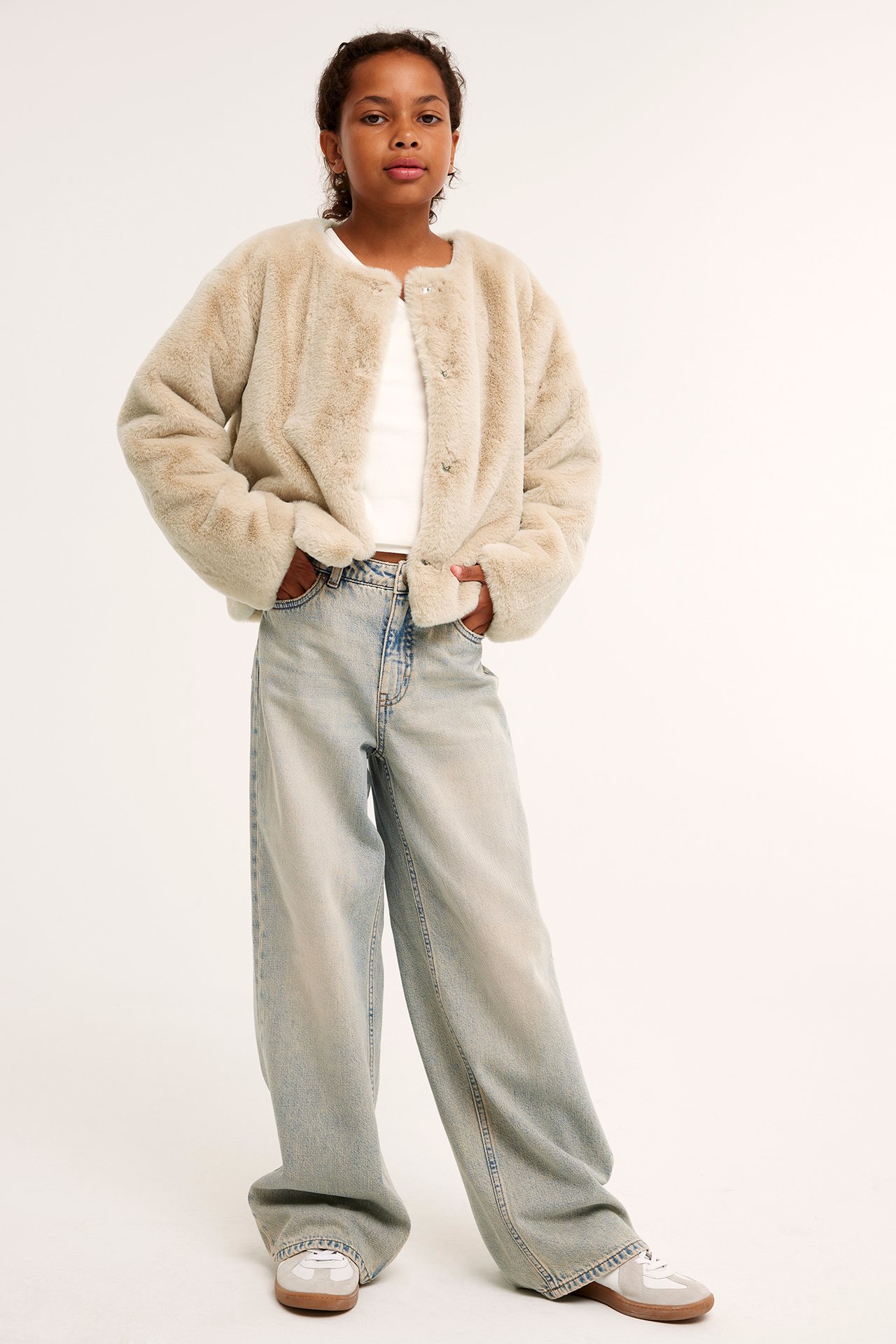 Pehmeää tekoturkistakki - Beige - 3
