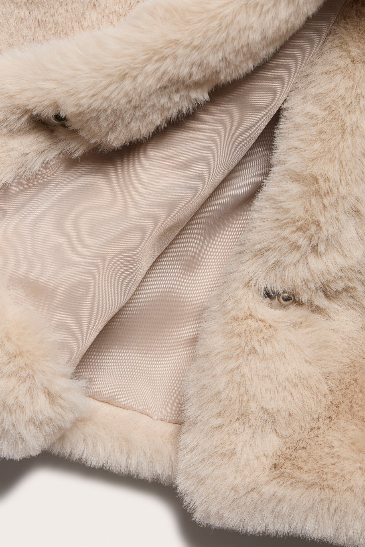 Pehmeää tekoturkistakki - Beige - 5