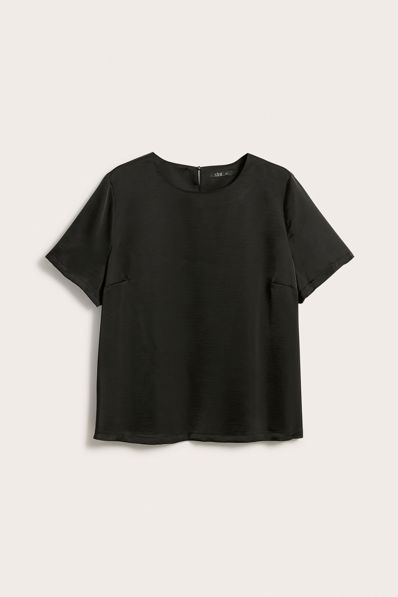 T-shirt z satyny - Czarne - 5