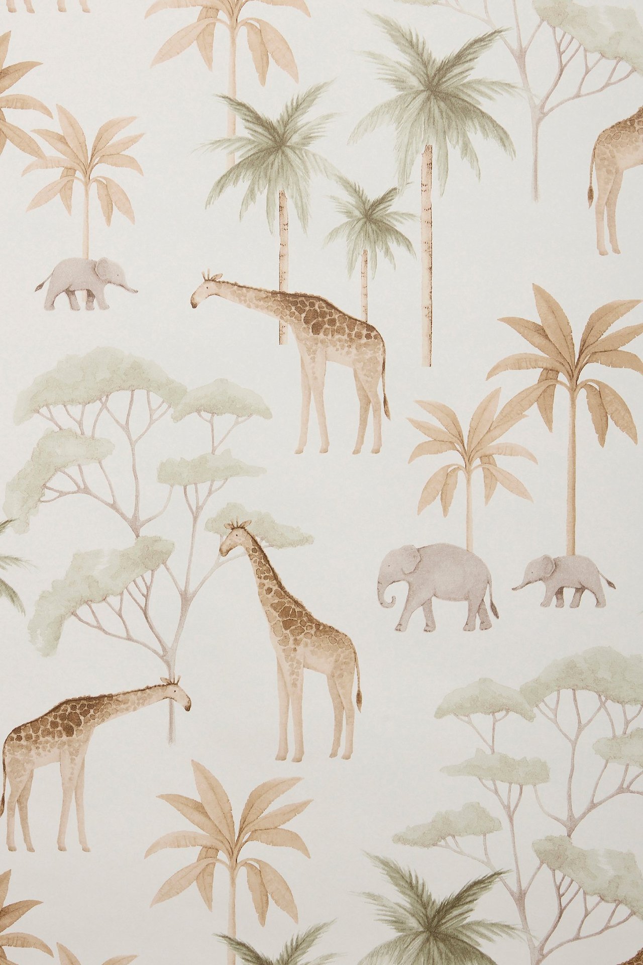 Framsida av vit non-woven tapet med savanndjursmönster som visar giraffer, elefanter och träd.