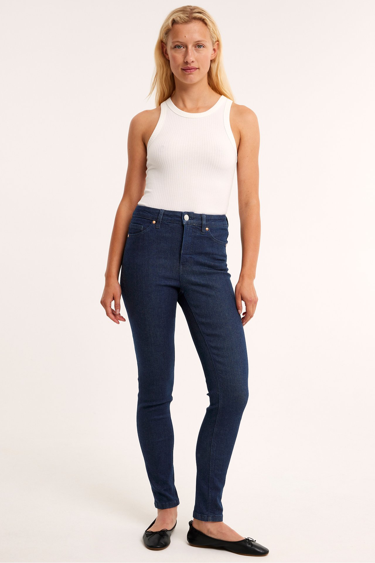 Embracing fit jeans High waist - Mørk denim - 1