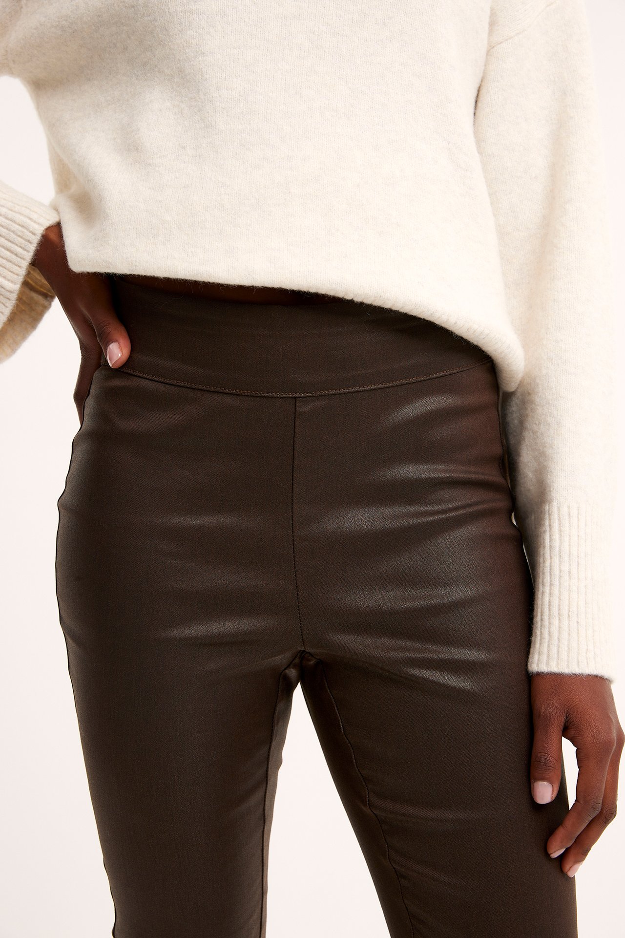 Leggings i skinnimitation - Mörkbrun - 4