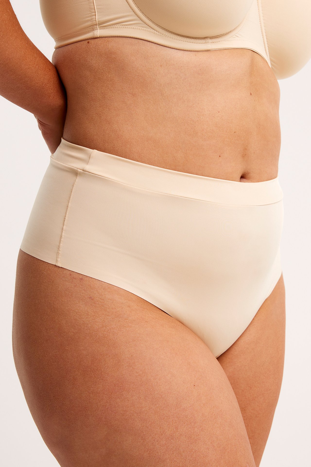 Saumattomat stringit - Beige - 3