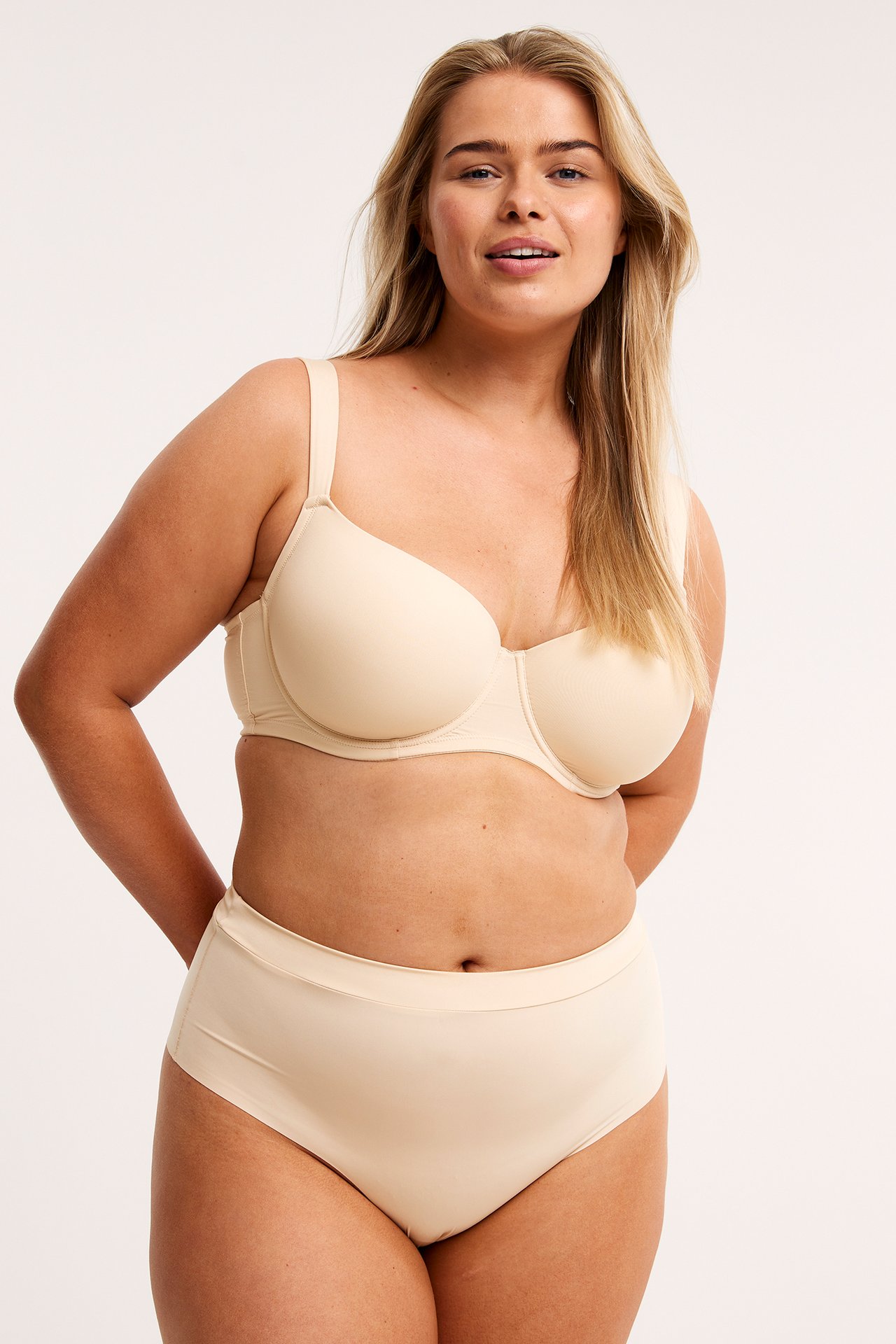 Saumattomat stringit - Beige - 1