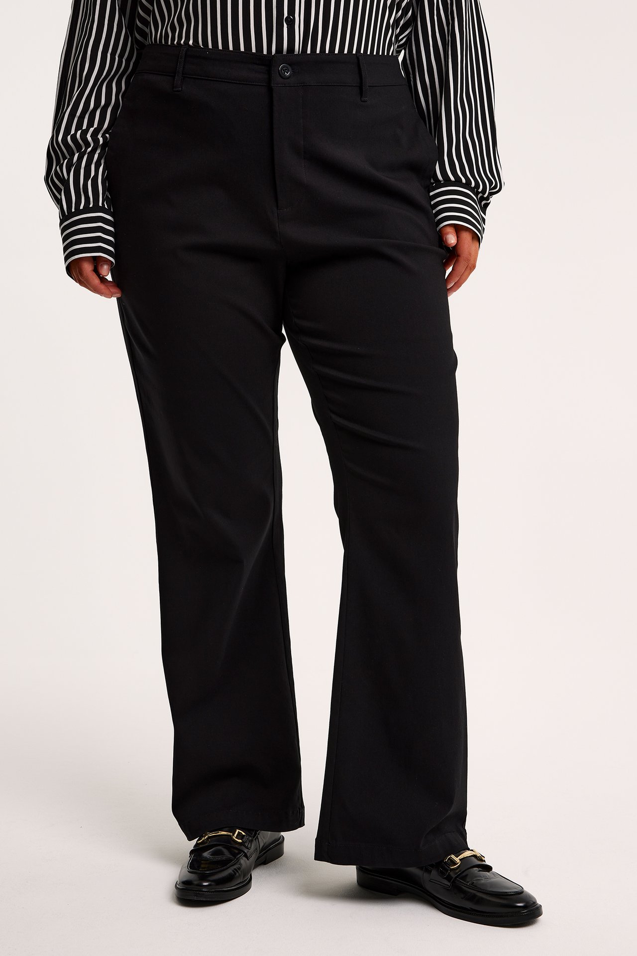 Spodnie garniturowe typu dzwony - Czarne - 2