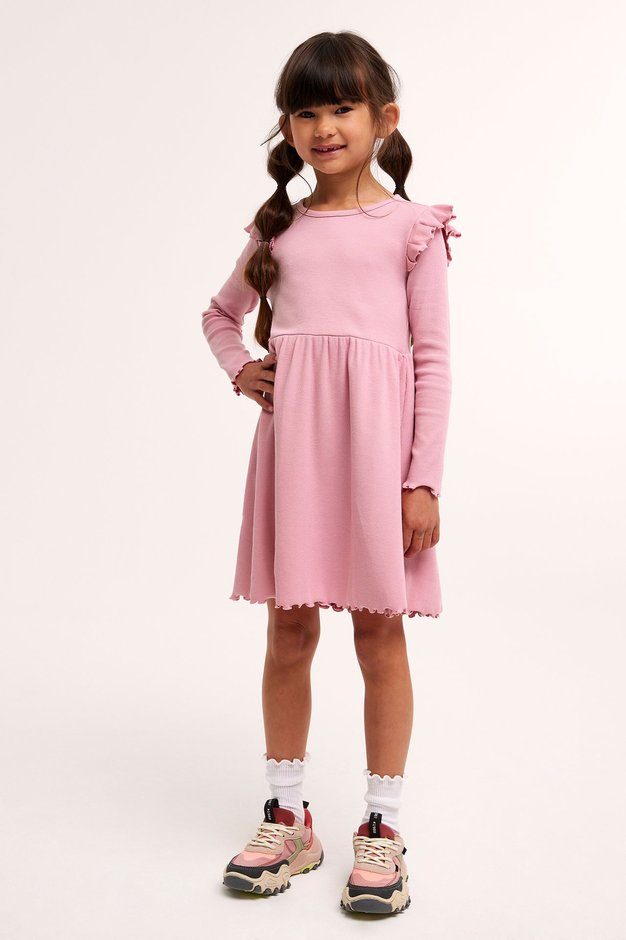 Prążkowana sukienka z długimi rękawami - Różowy - 1