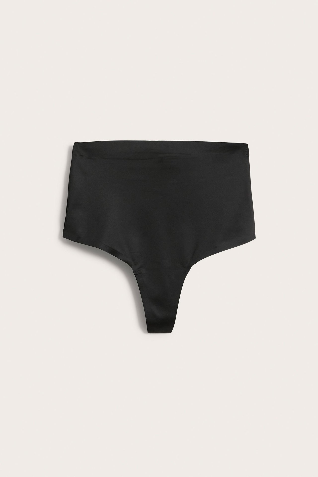 Forfra, svart høy shaping-stringtruse i glatt satinmikro-stoff.