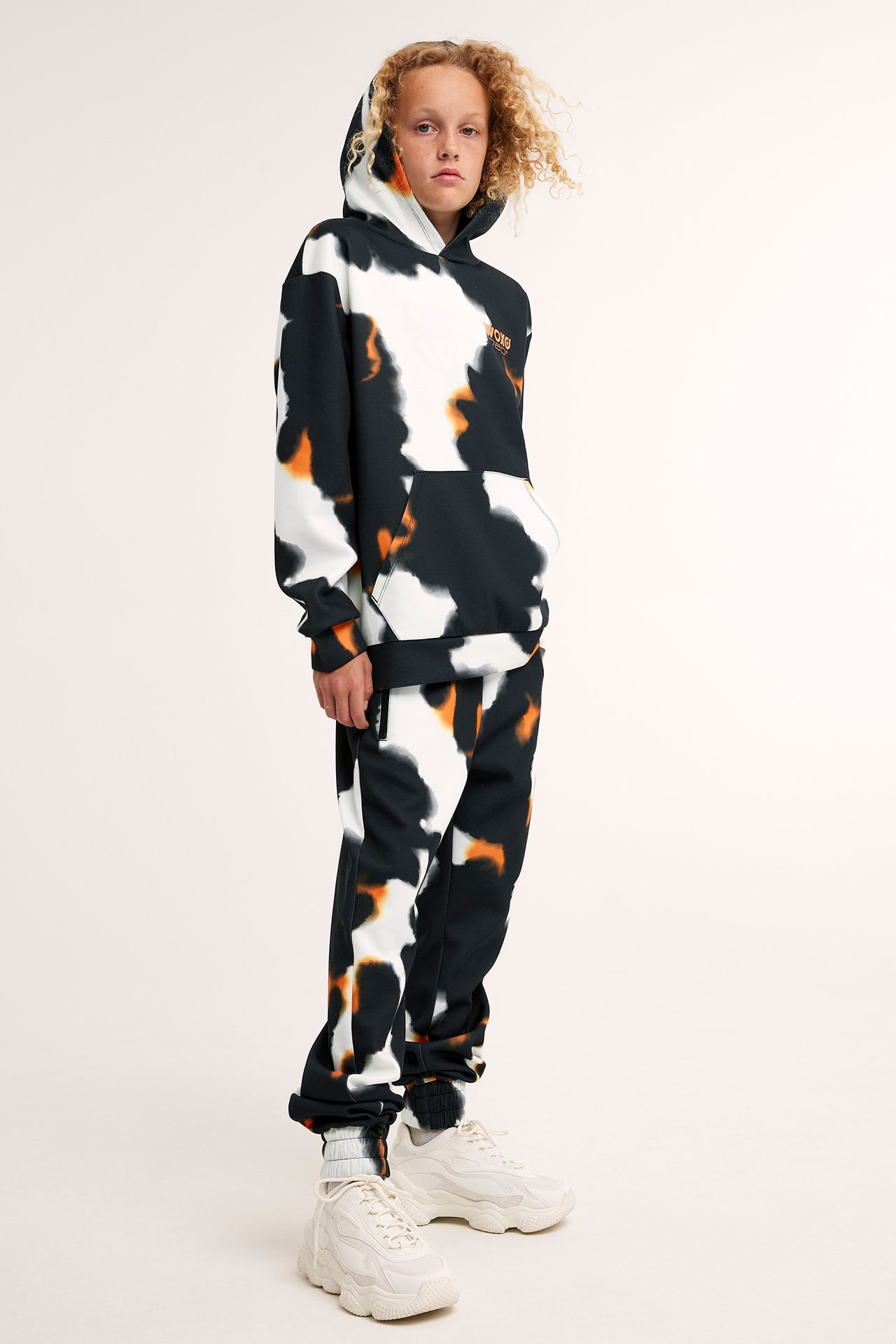 Bluza z kapturem, we wzory - Czarne - 2