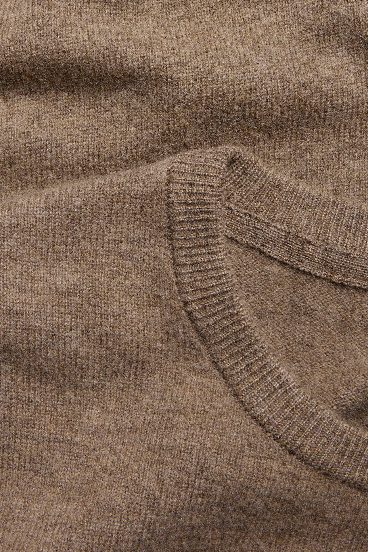 Sweter z wełny