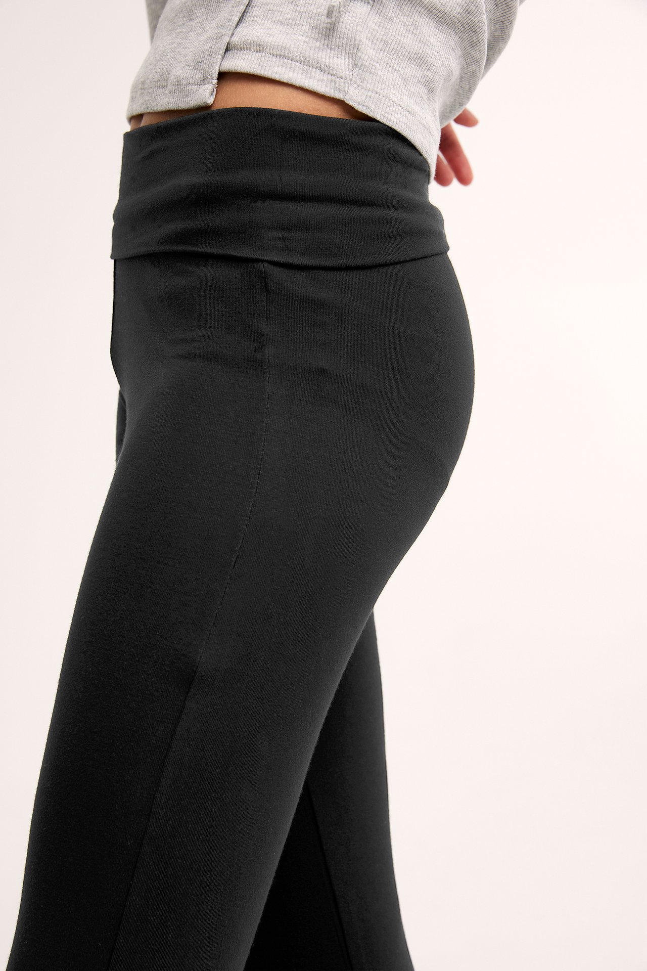 Rozszerzane spodnie do jogi - Czarne - 3
