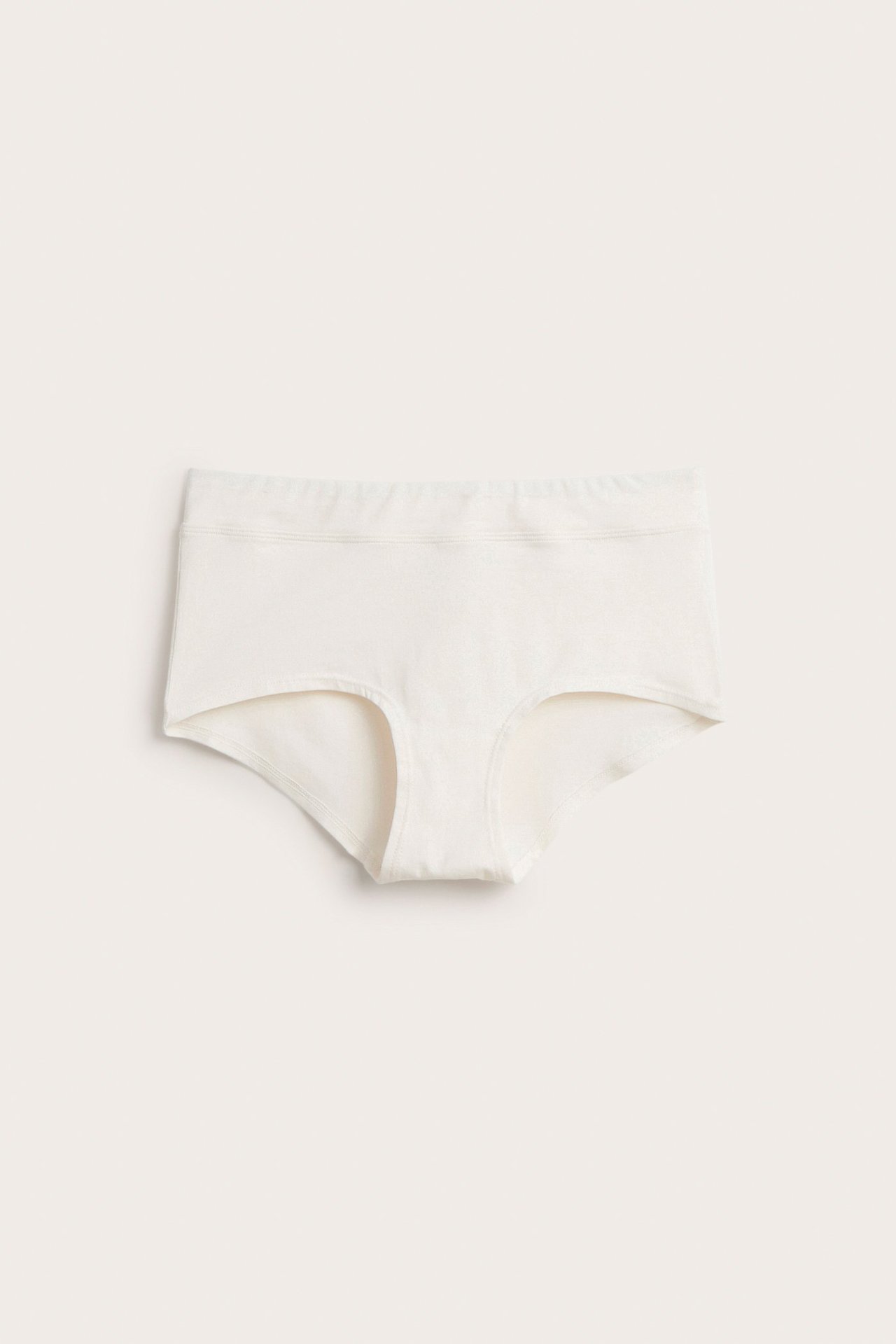 Framifrån, vita hipstertrosor med brett midjeband i mjuk bomullsmix.