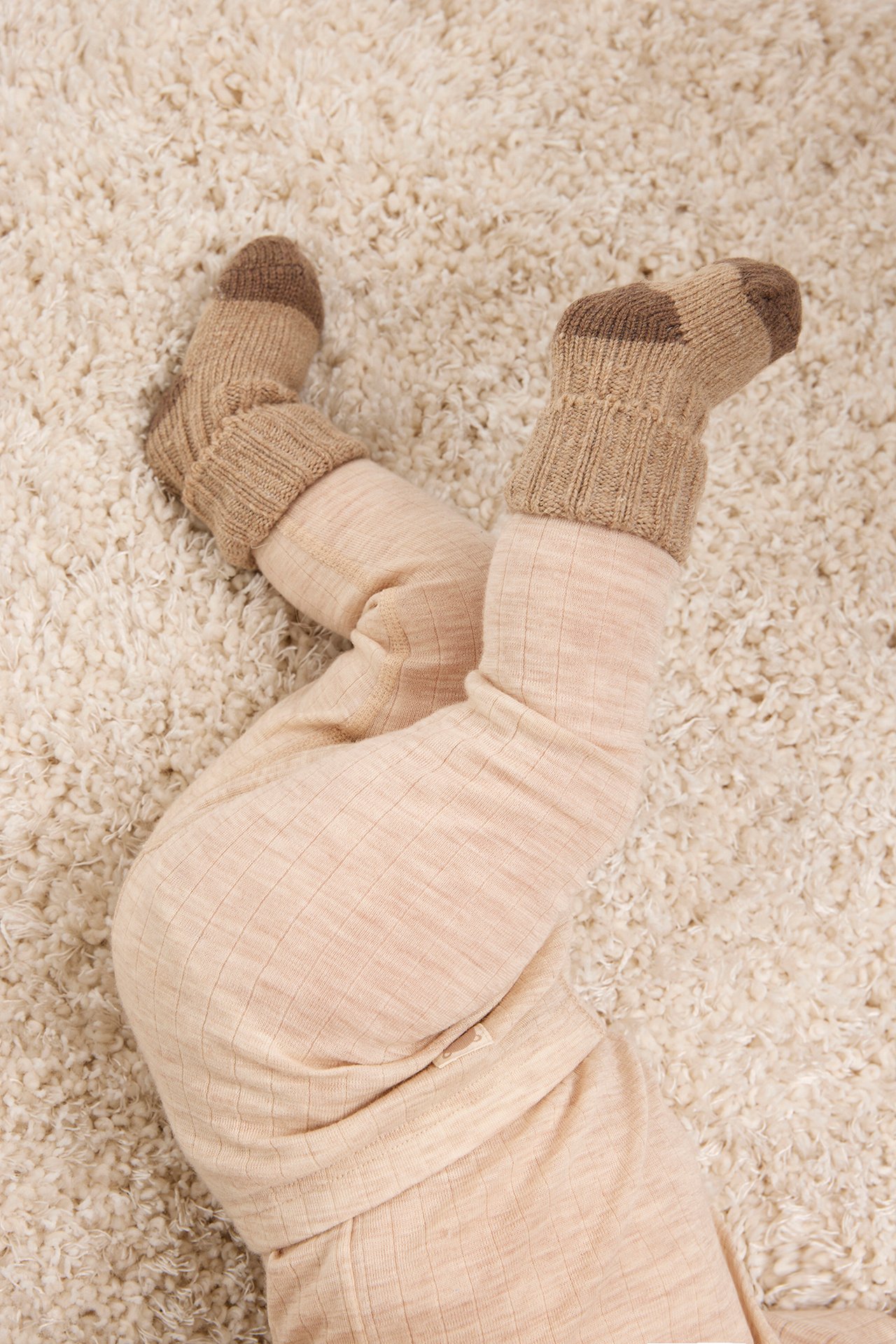 Ribbestrikket leggings i ull baby - Melert beige - 6