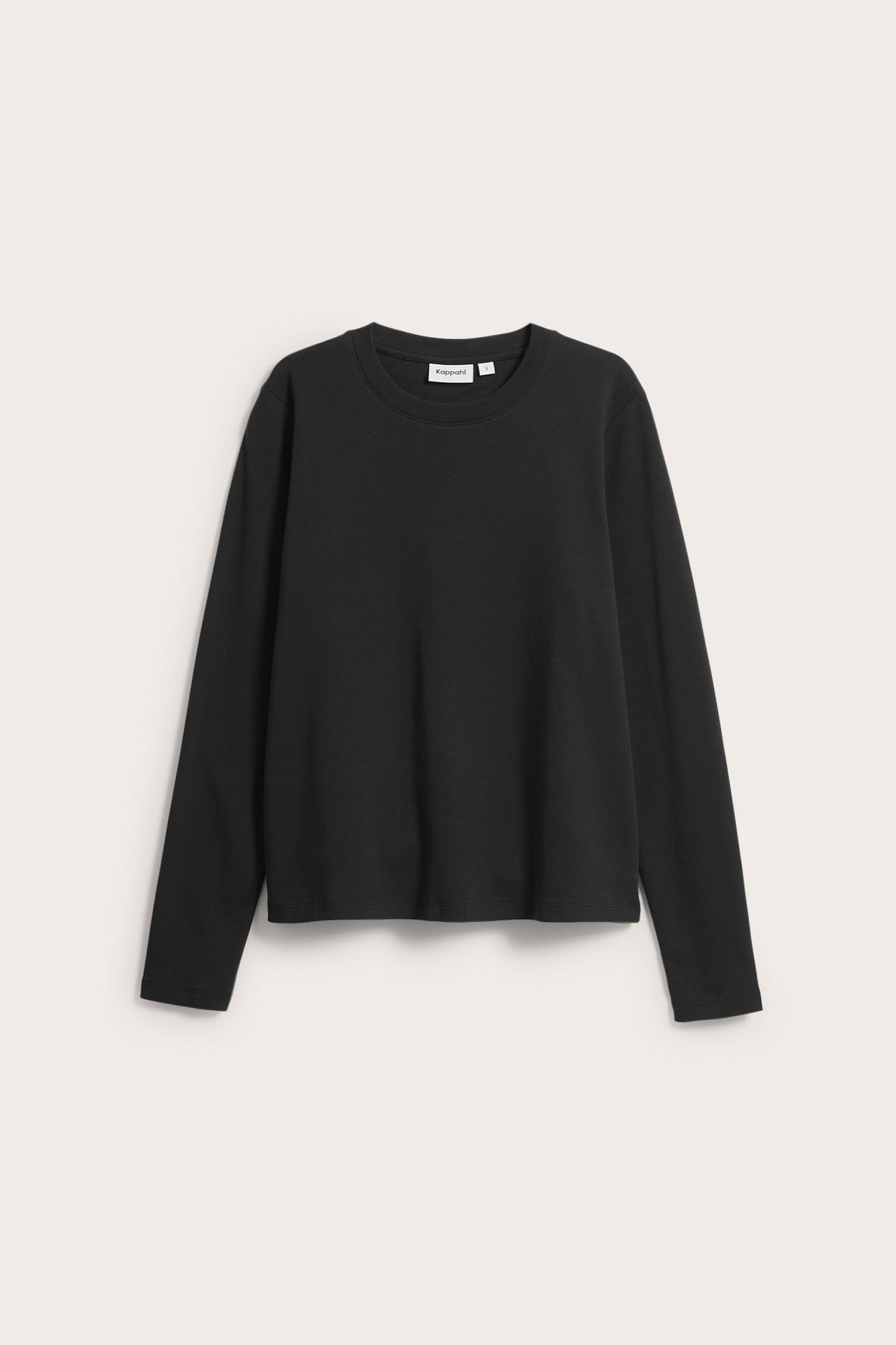 Forfra, svart langermet bomulls-t-skjorte med rund hals, ensfarget.
