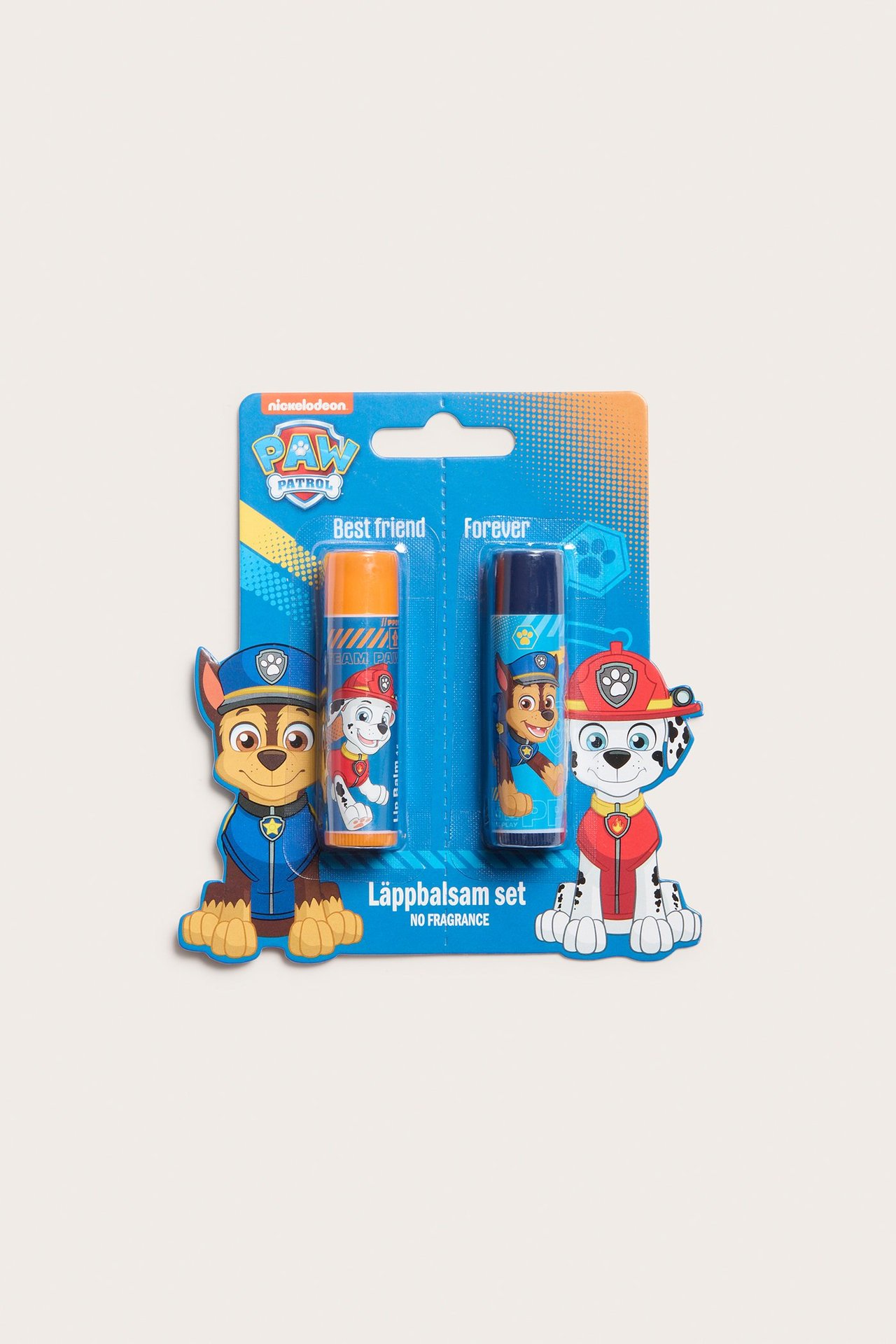 Widok z przodu zestawu 2 balsamów do ust Paw Patrol z pomarańczowym Marshallem i niebieskim Chasem.