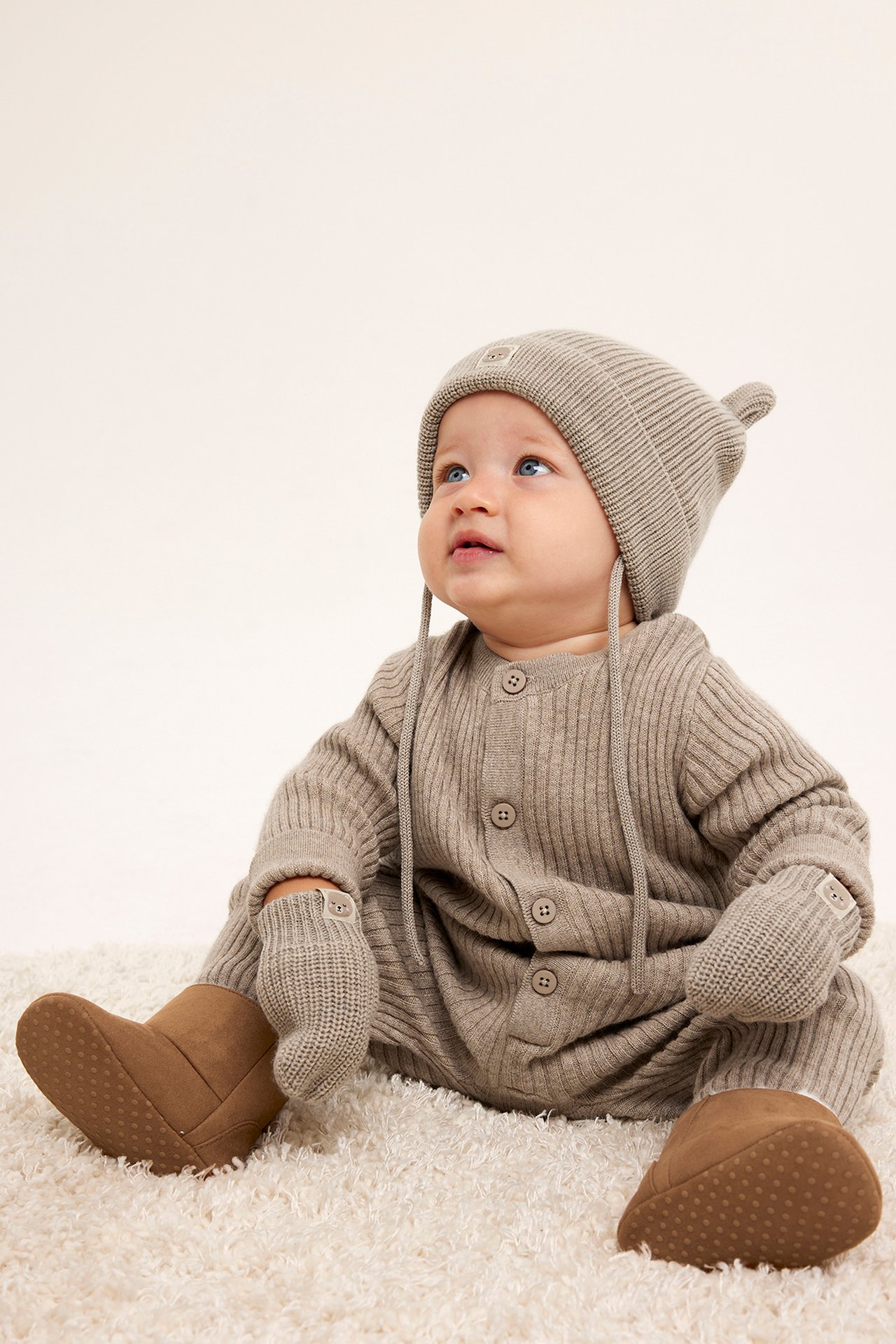 Stickad jumpsuit i ull baby - Melerad beige - 4