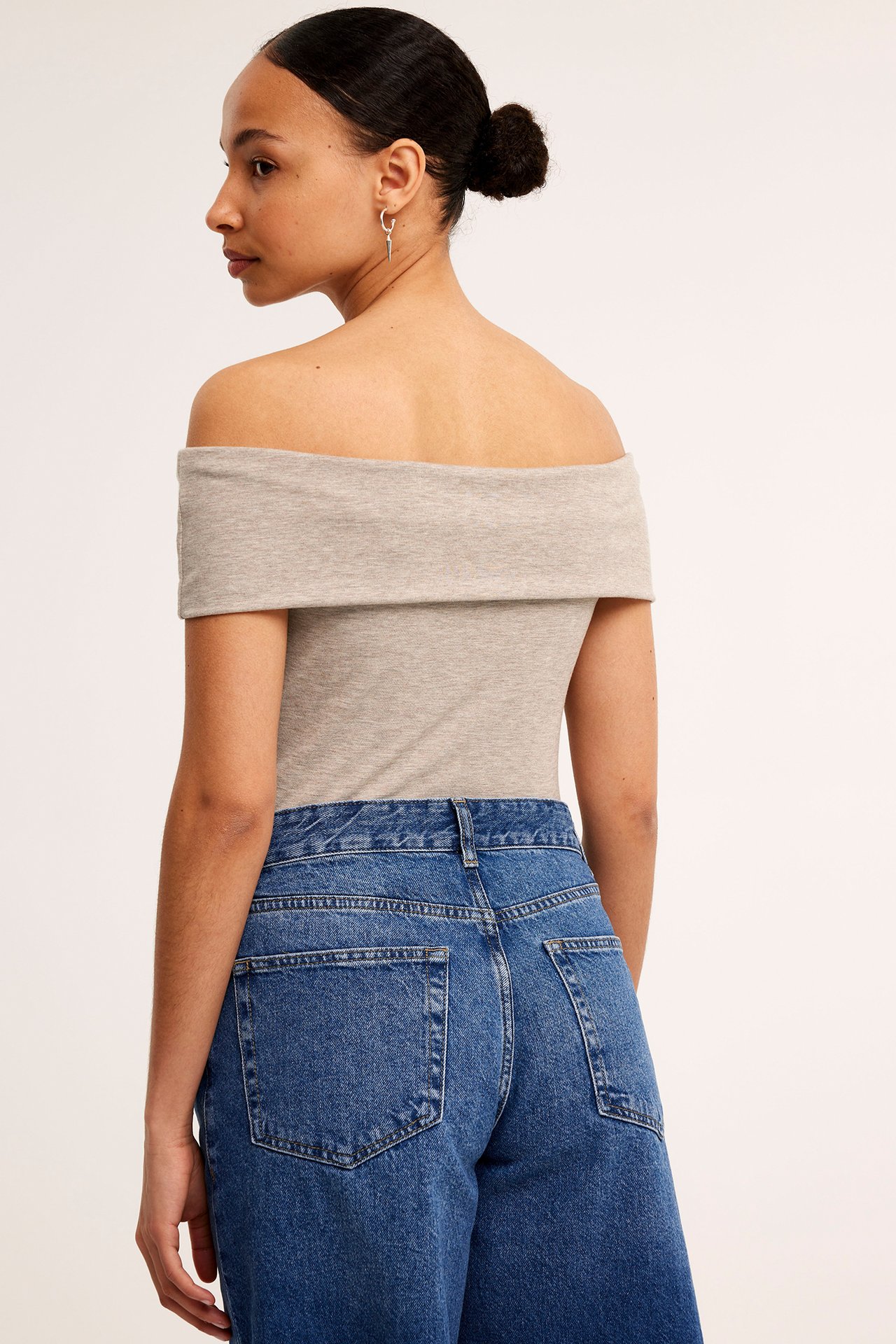 Off-shoulder-paita - Meleerattu beige - 6