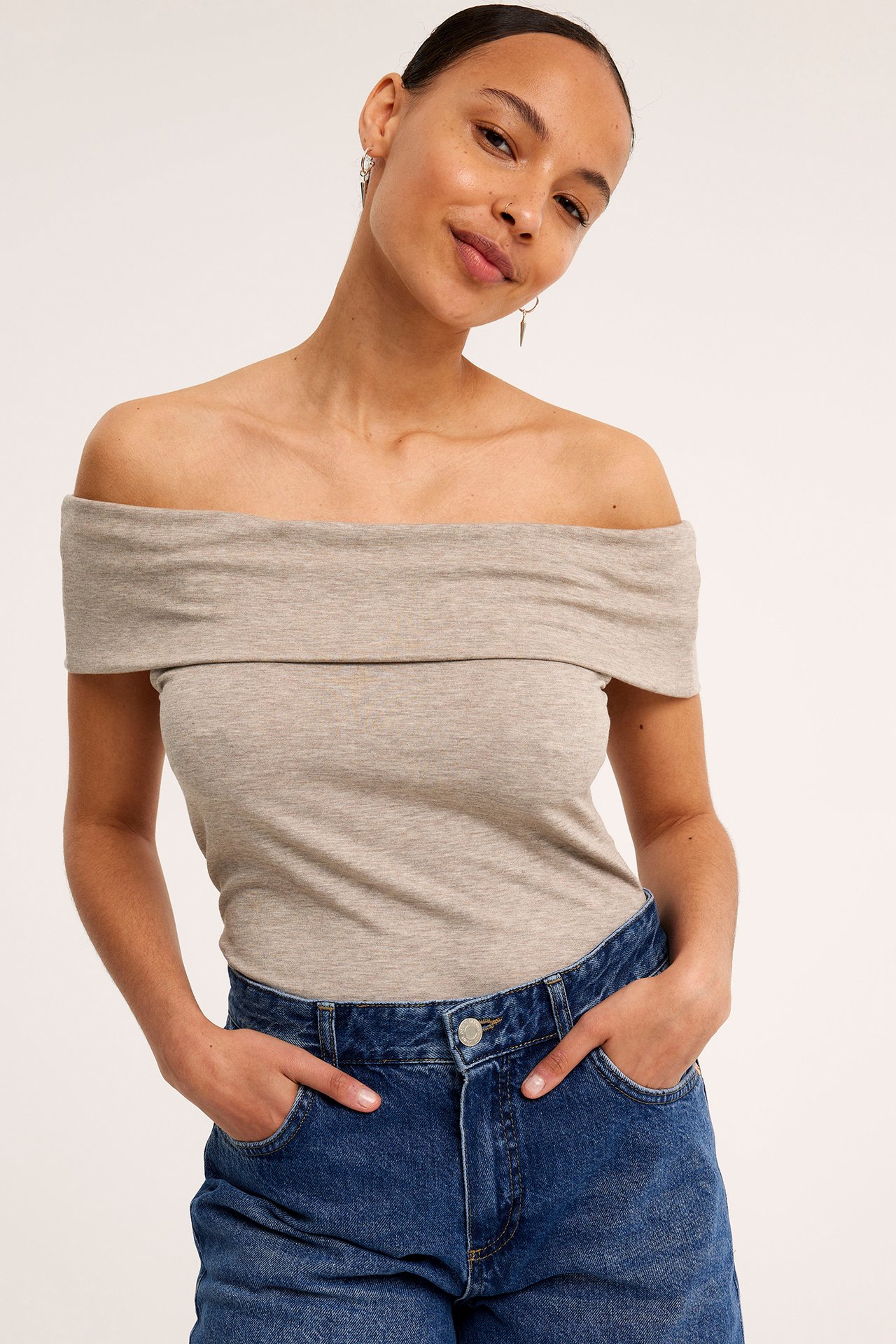 Off-shoulder-paita - Meleerattu beige - 2