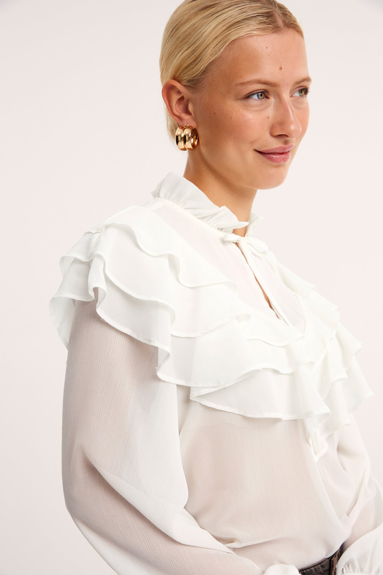 Blus med volanger - Offwhite - 176cm / Storlek: S - 4