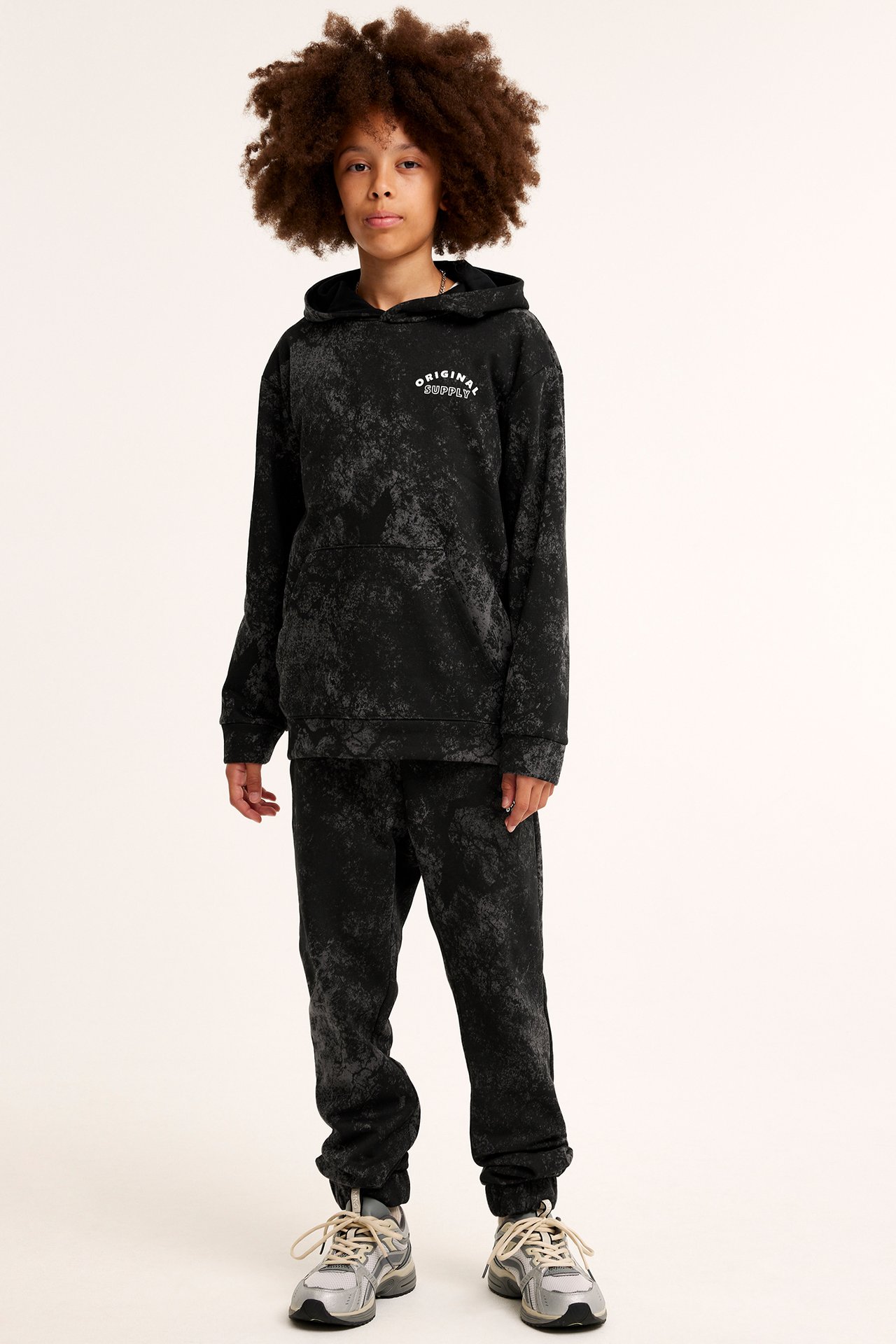 Mönstrad hoodie - Svart - 3