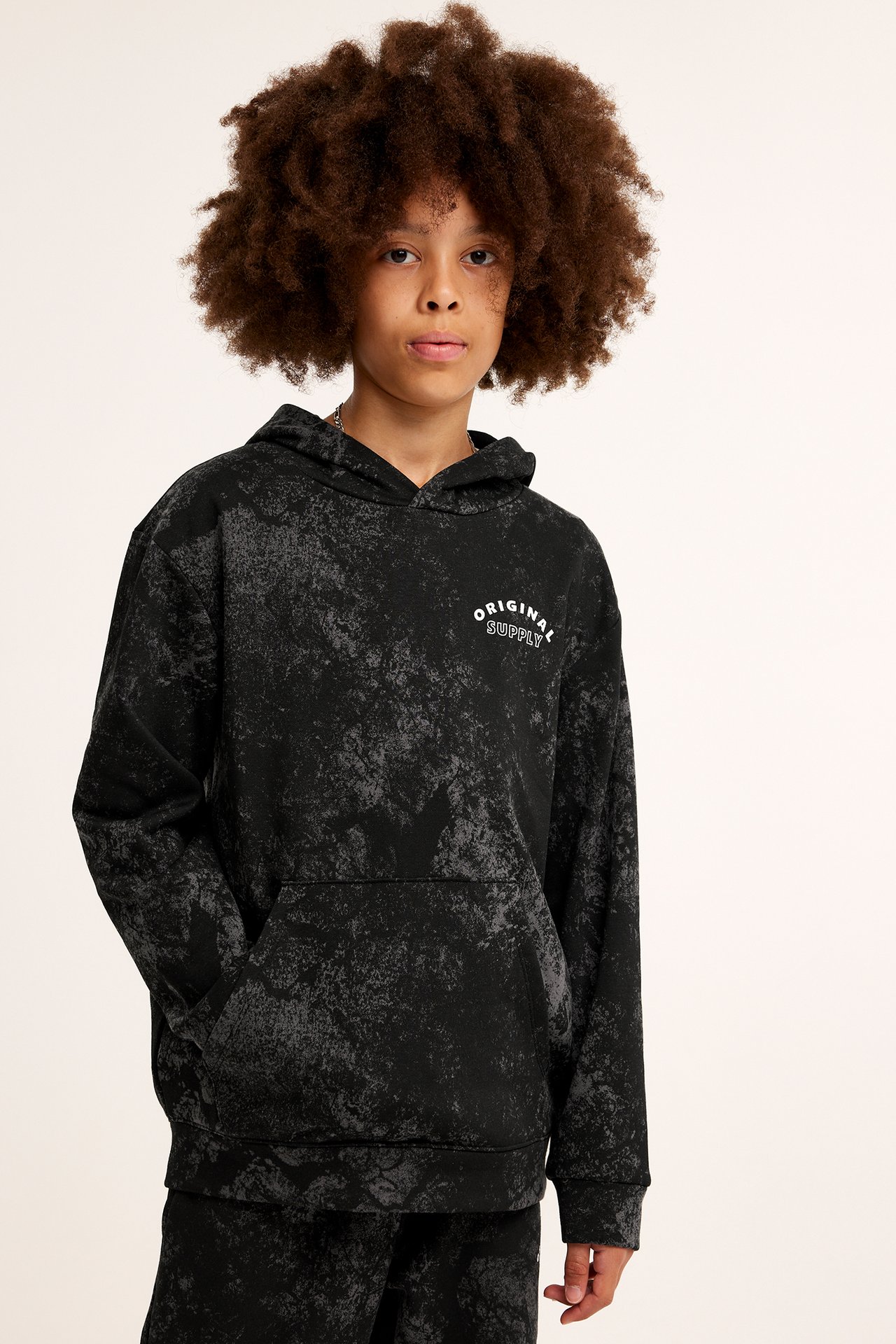 Mönstrad hoodie - Svart - 1