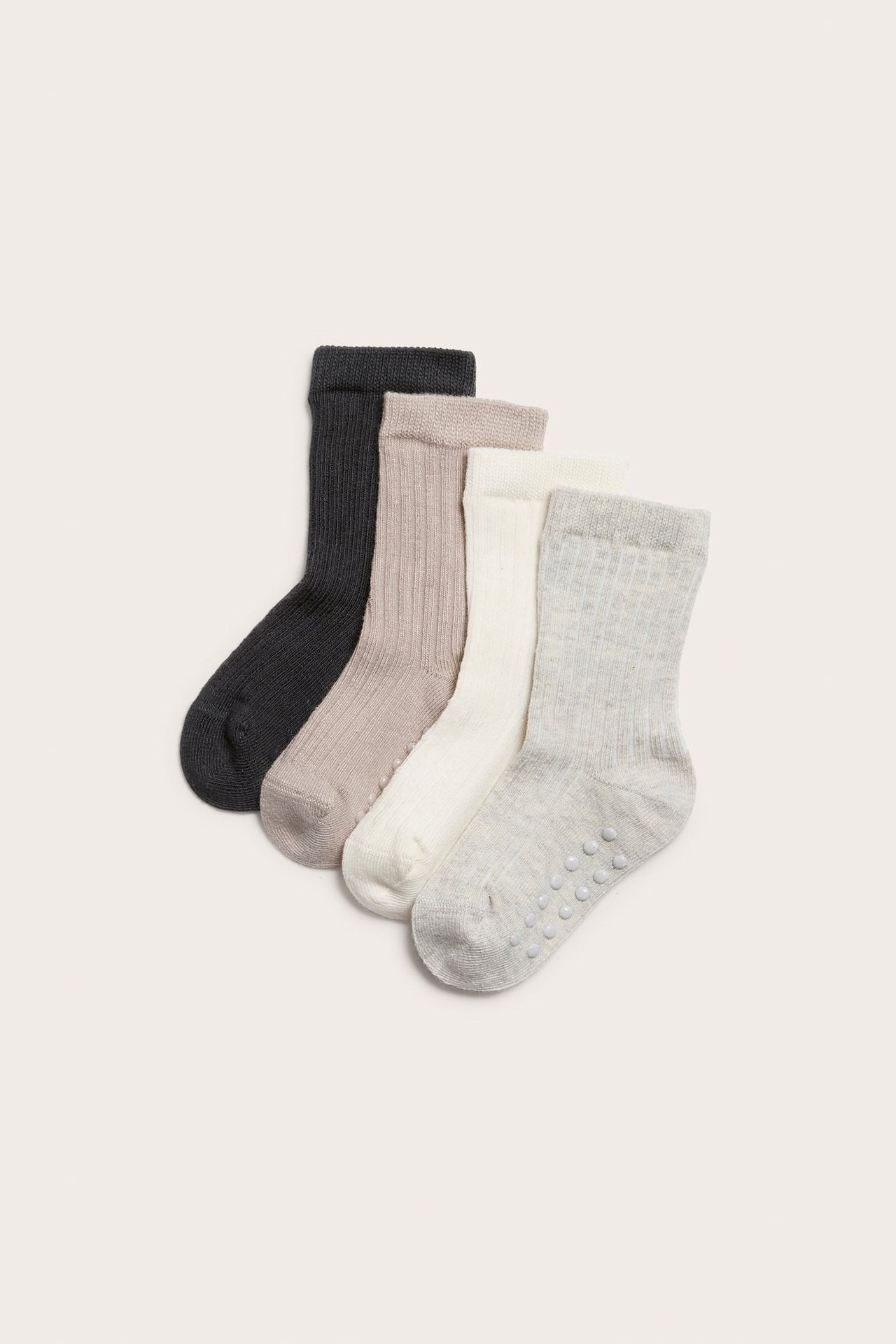 Fempack strumpor: ljusgrå antiglid, mörkgrå, beige, benvit och enfärgad ljusgrå.