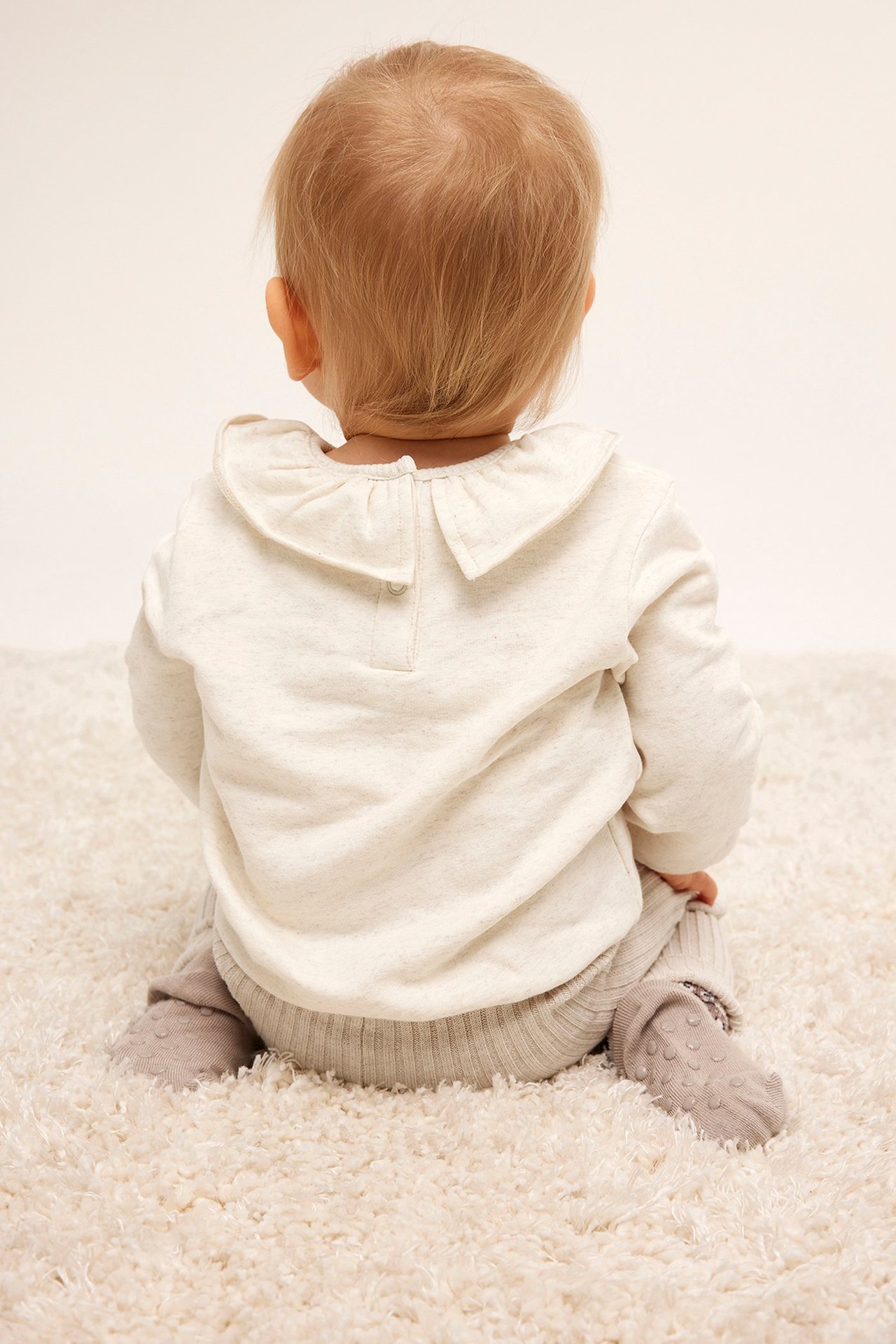 Sweatshirt med volangkrage til baby - Melert beige - 5