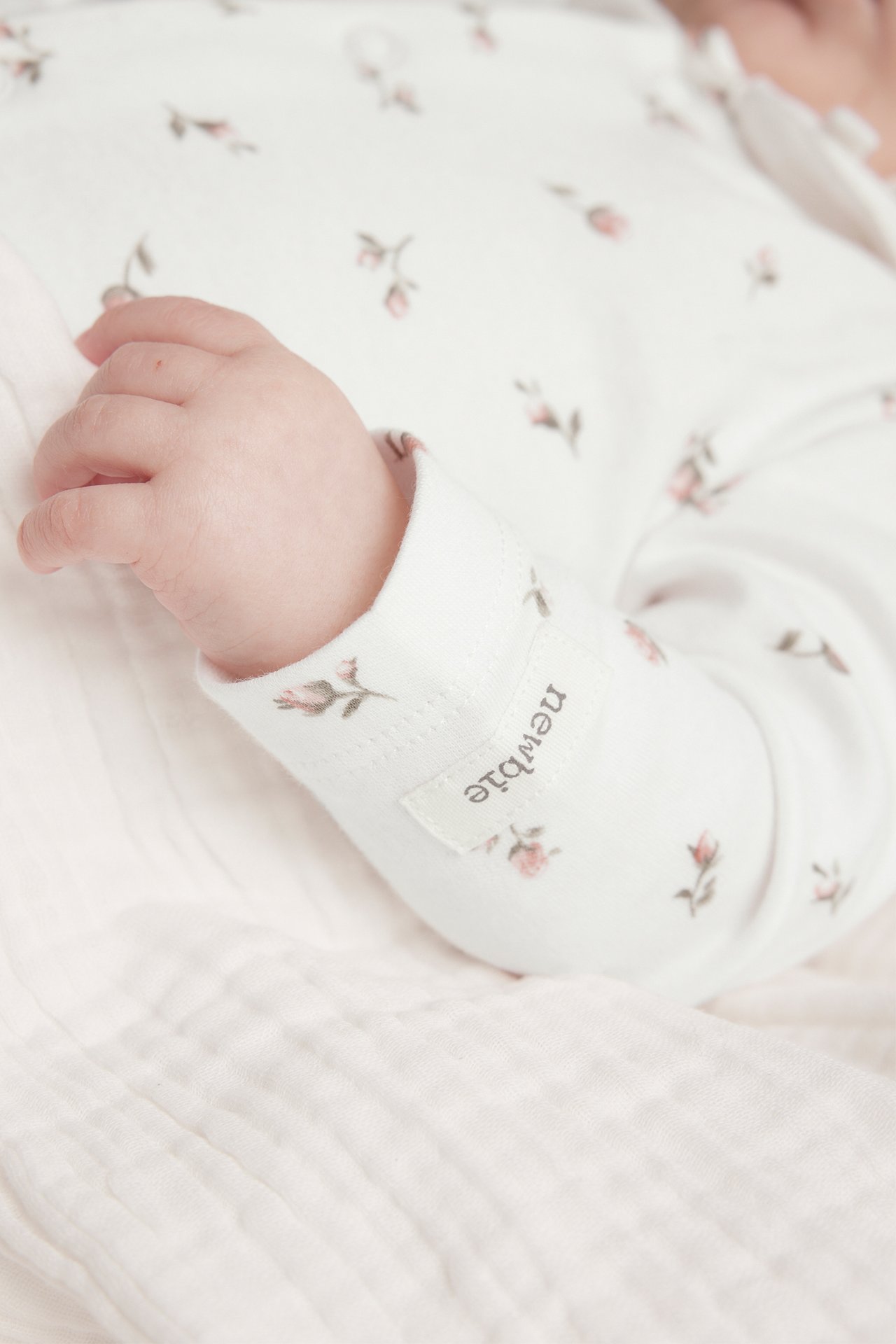 Blomstrete pyjamas til baby - Offwhite - 8