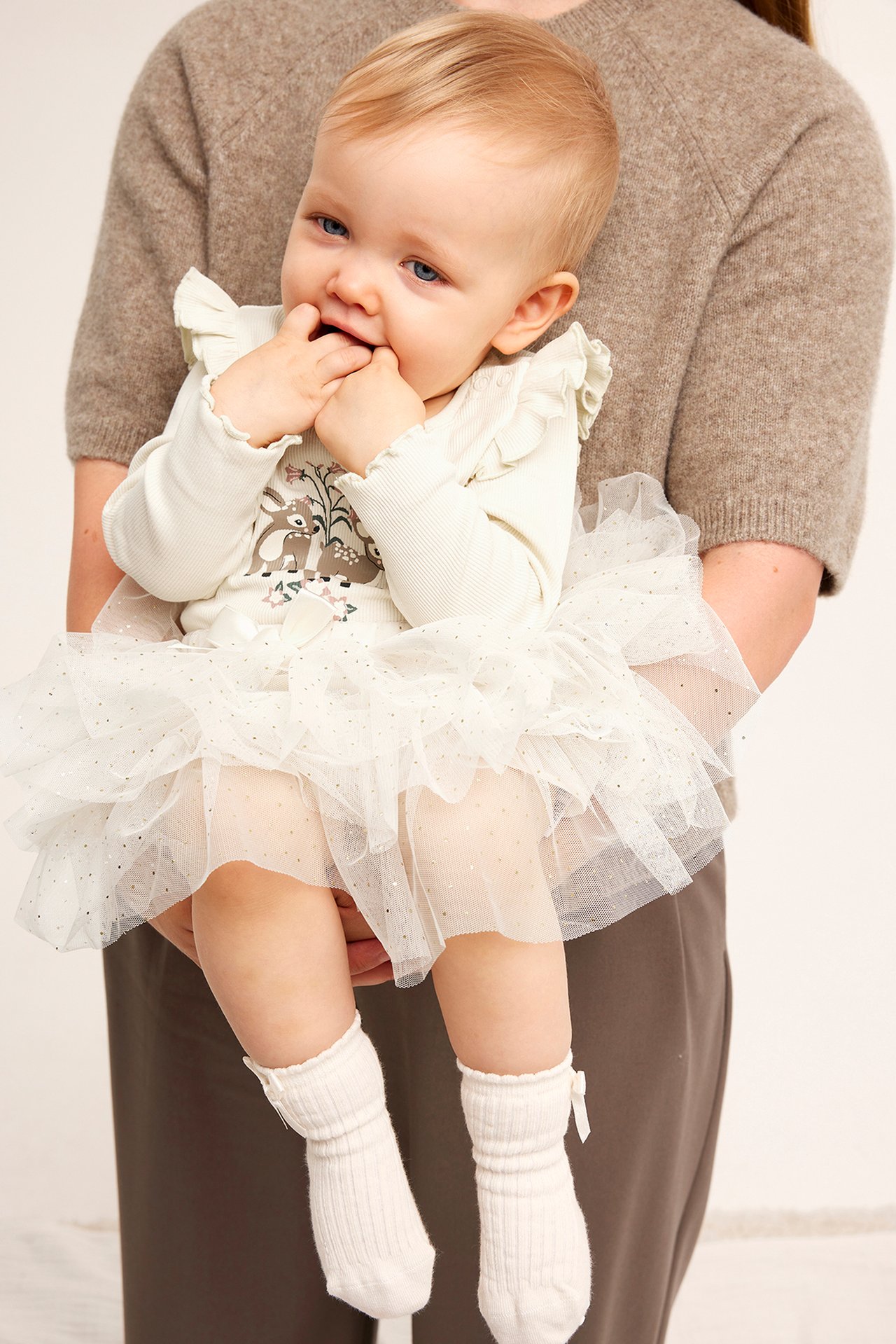 Ribbad body med volang baby - Ljusbeige - 5