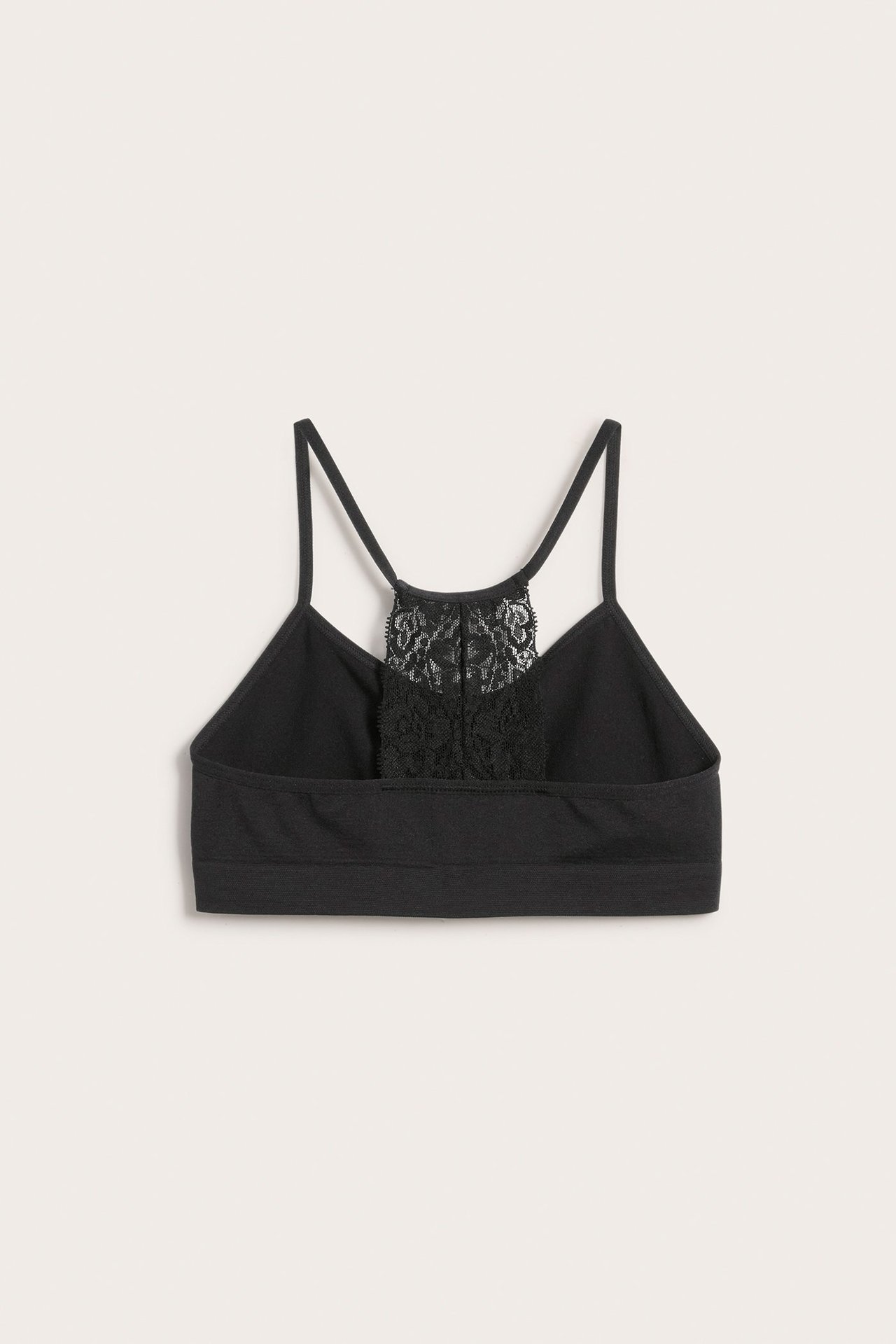 Widok z tyłu czarnego, bezszwowego topu z cienkimi ramiączkami i koronkowym tyłem.