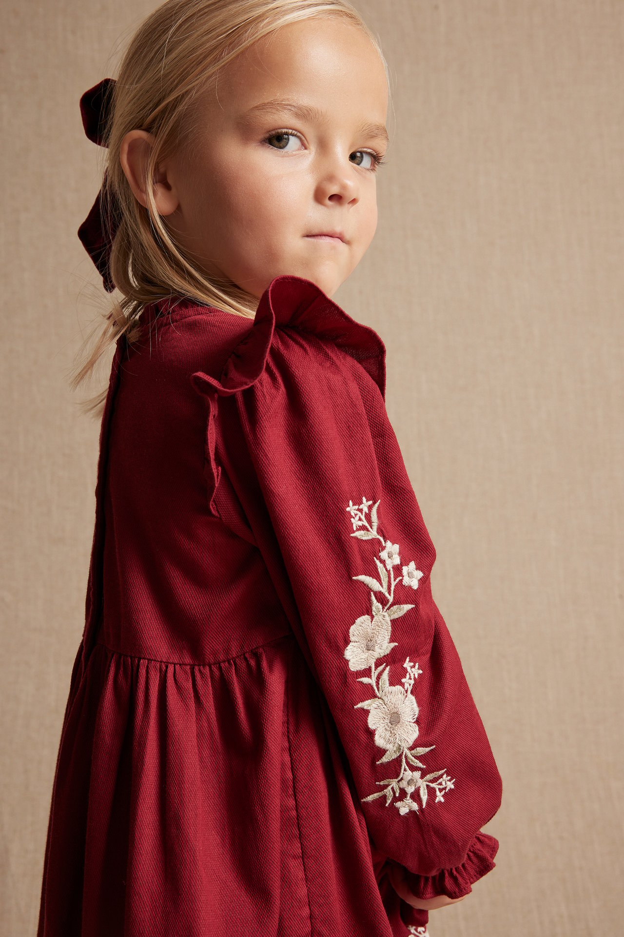 Brodert kjole - Rød - 1