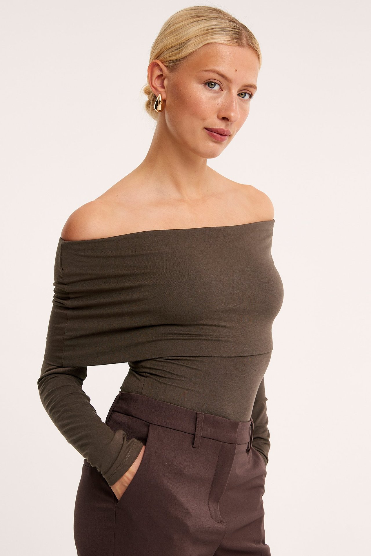 Långärmad off shoulder topp - Mörkbrun - 178cm / Storlek: S - 4