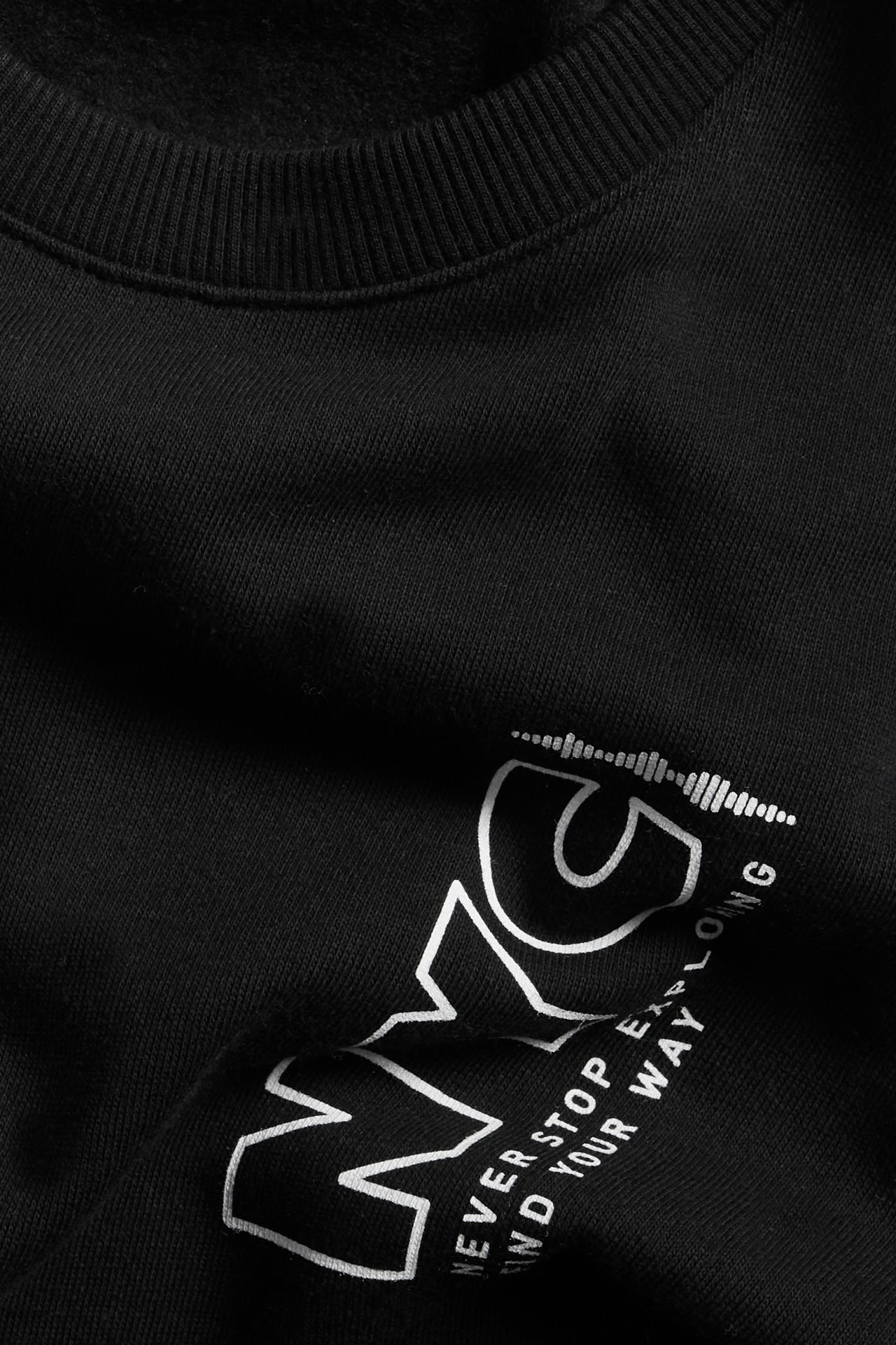 Sweatshirt med trykk på ryggen - Svart - 4