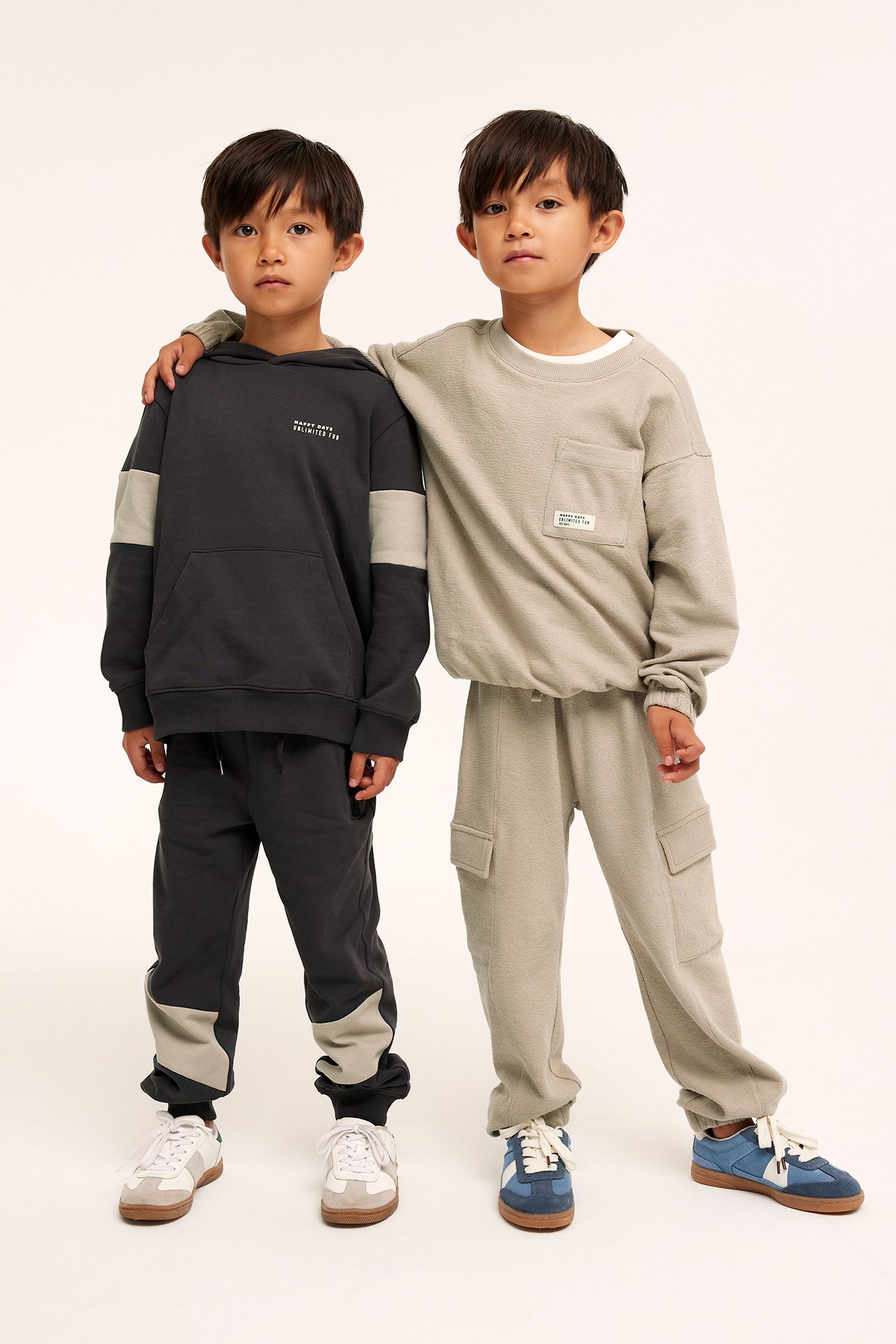 Tekstuuripintainen collegepaita - Beige - 4