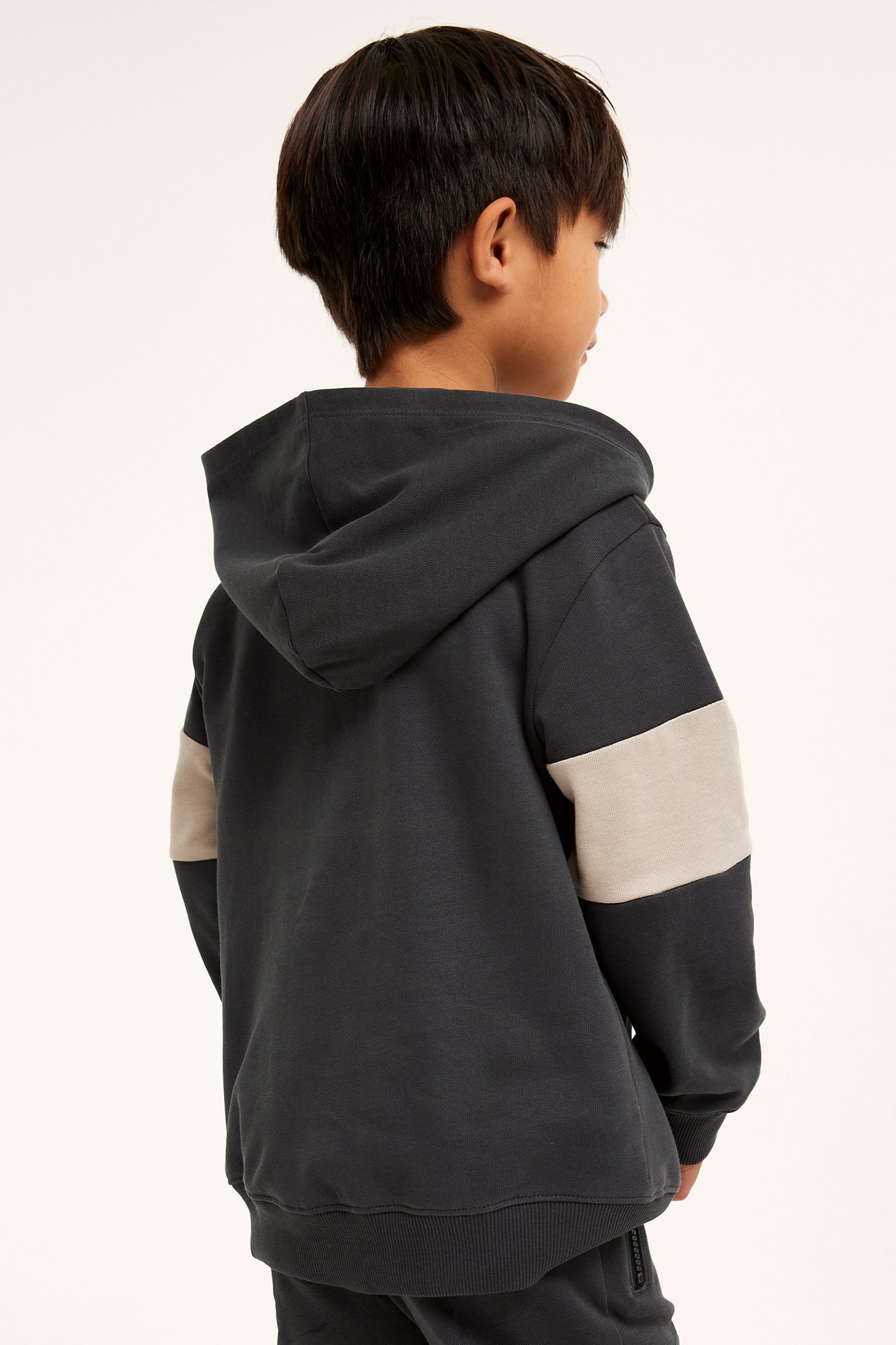 Blockfärgad hoodie - Svart - 4