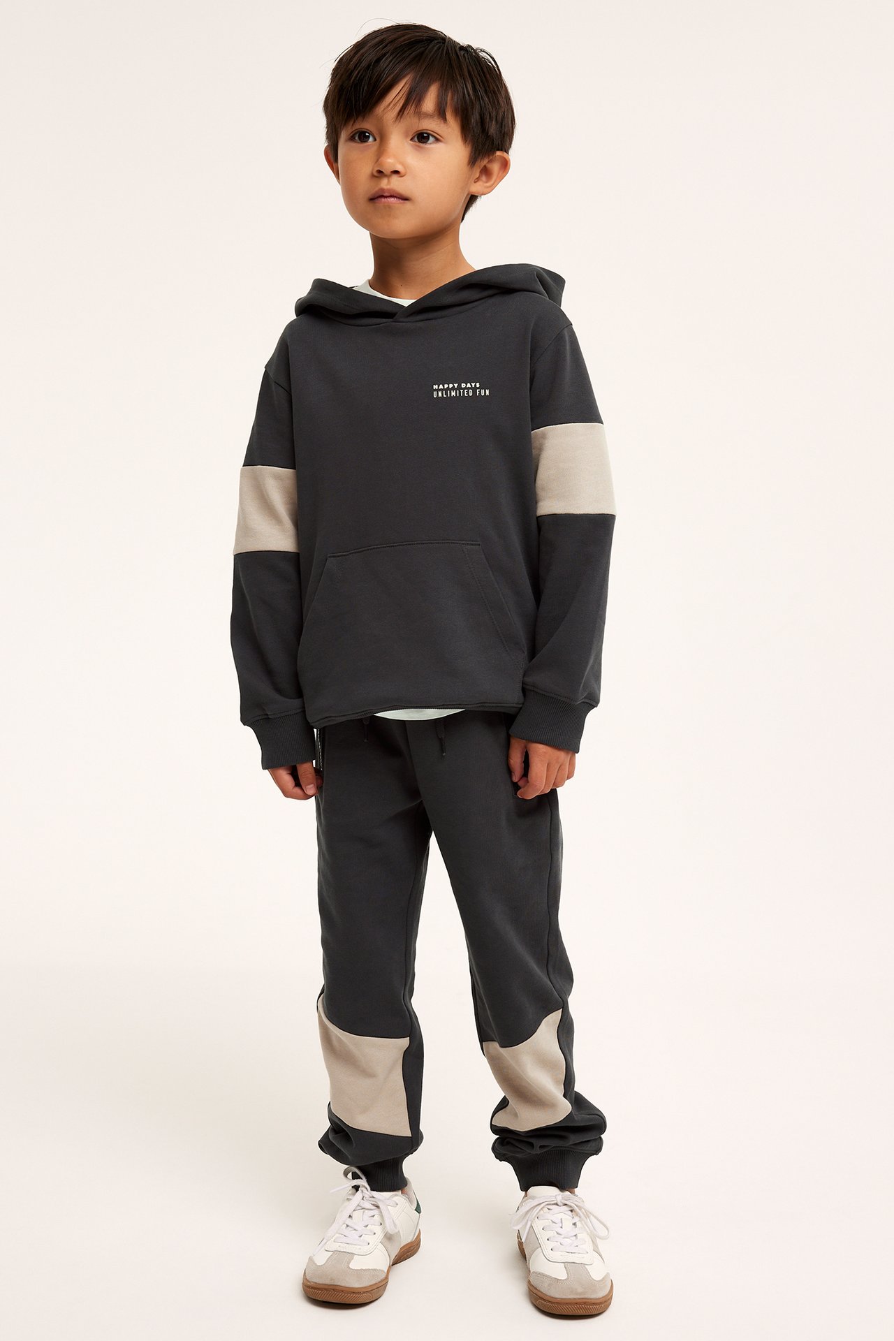 Blockfärgad hoodie - Svart - 2