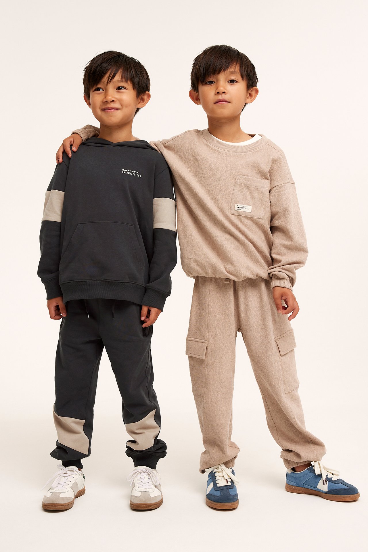 Blockfärgad hoodie - Svart - 3