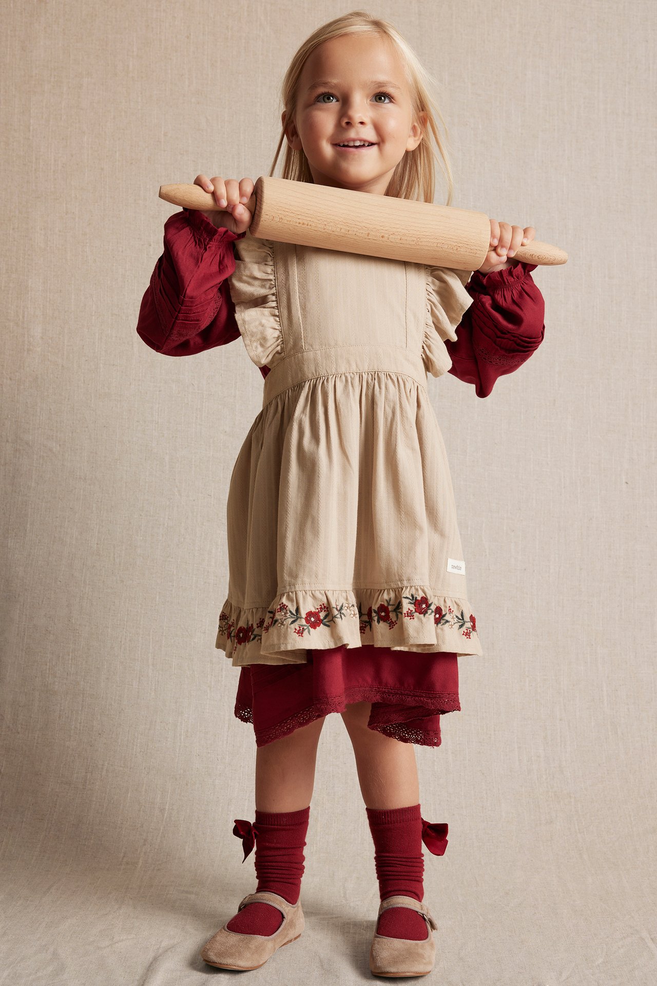 Forkle med brodering - Beige - 2