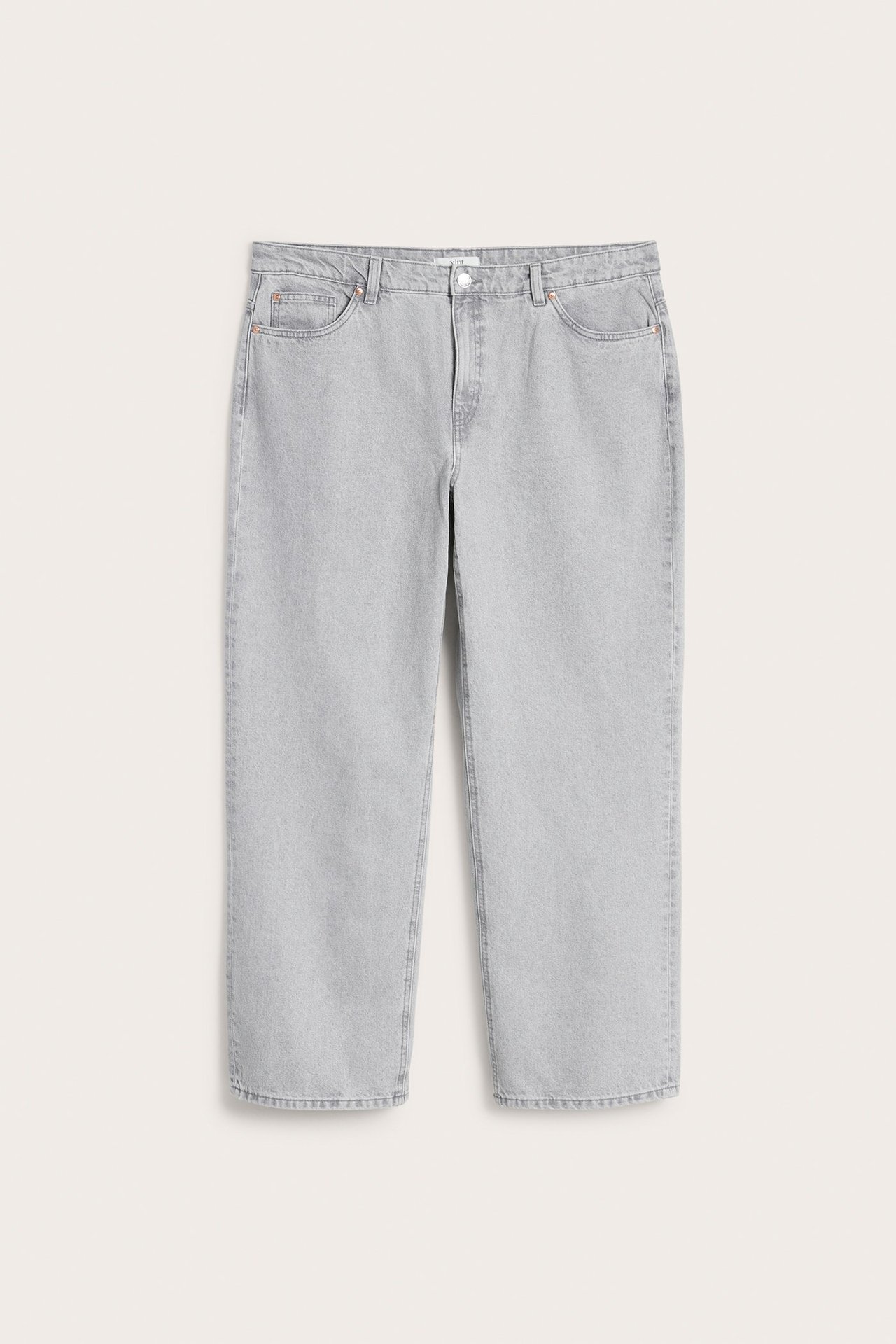 Frontvisning av lysegrå rette high-waist denimjeans med 5-lommers design.