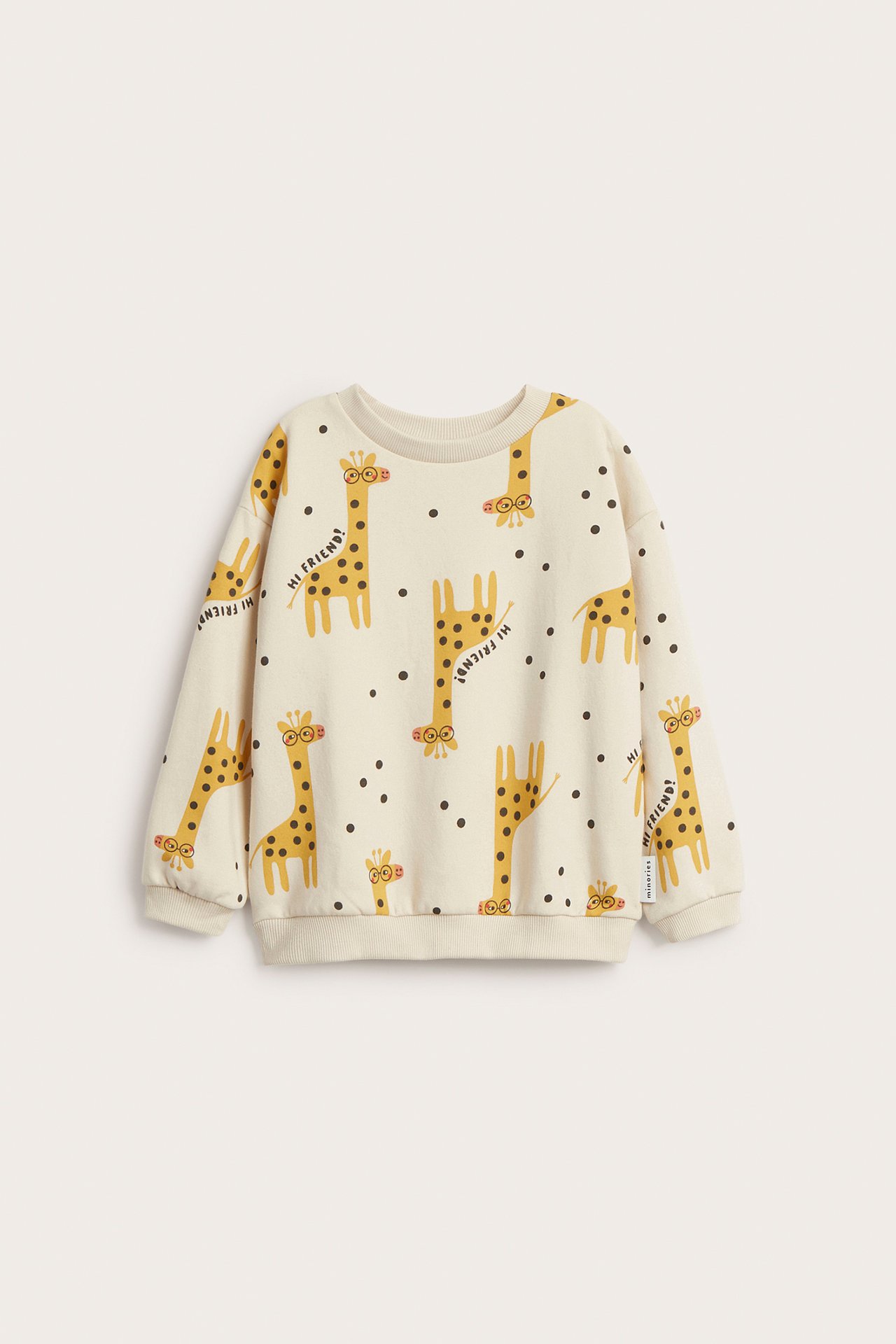 Frontvisning: Barns beige sweatshirt med gult sjiraff- og svart prikkemønster, ribbestrikkede mansjetter og kant.