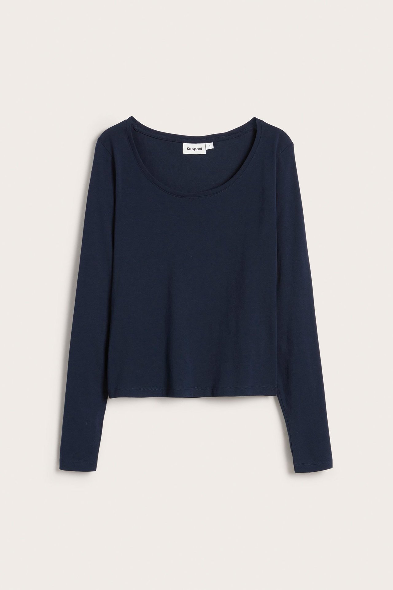 Frontvisning av en ensfarget mørkeblå langermet topp i bomullsblanding med scoop-hals.