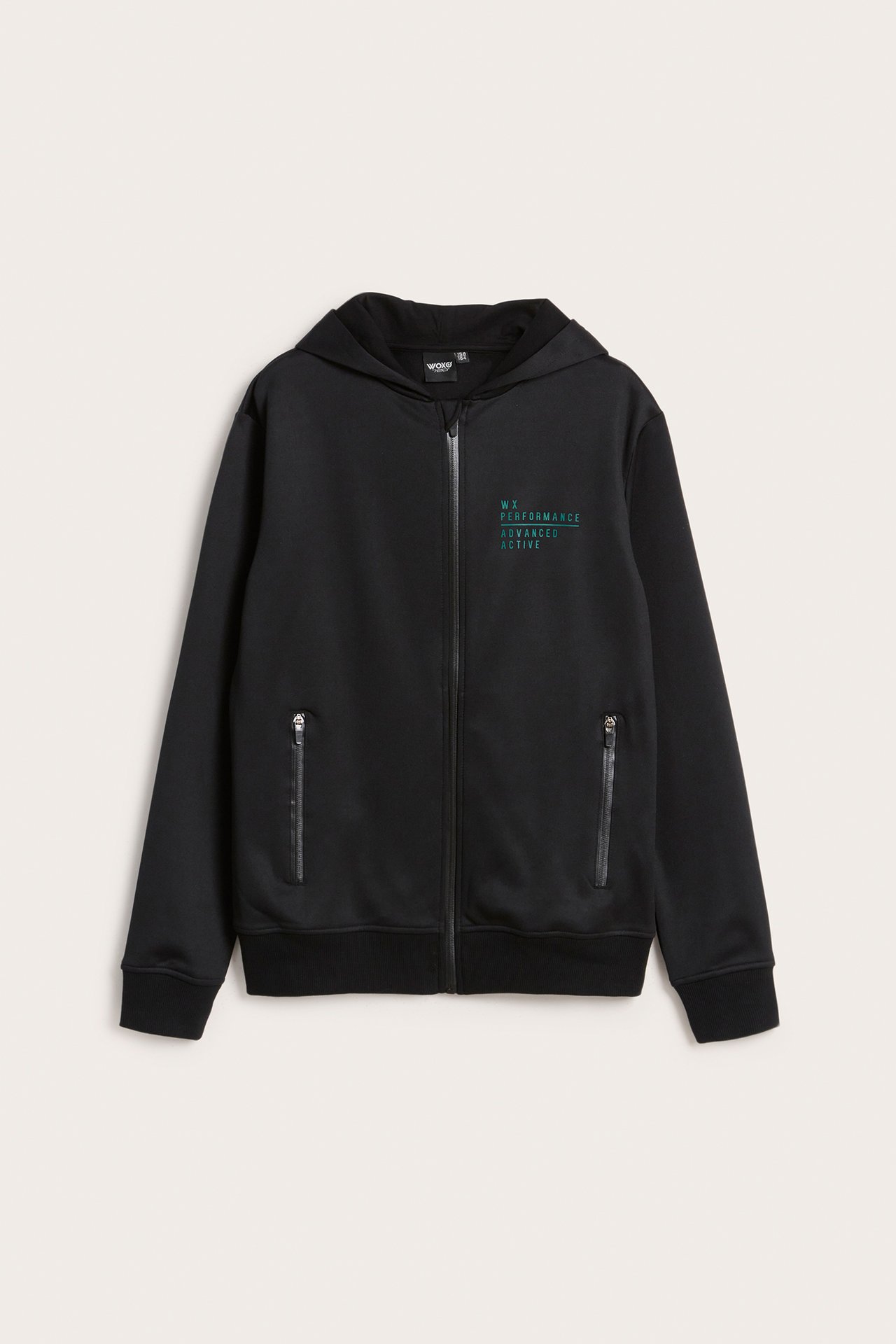 Frontvisning av en svart polyester hettegenser for barn med glidelås, grønn tekst og lommer.
